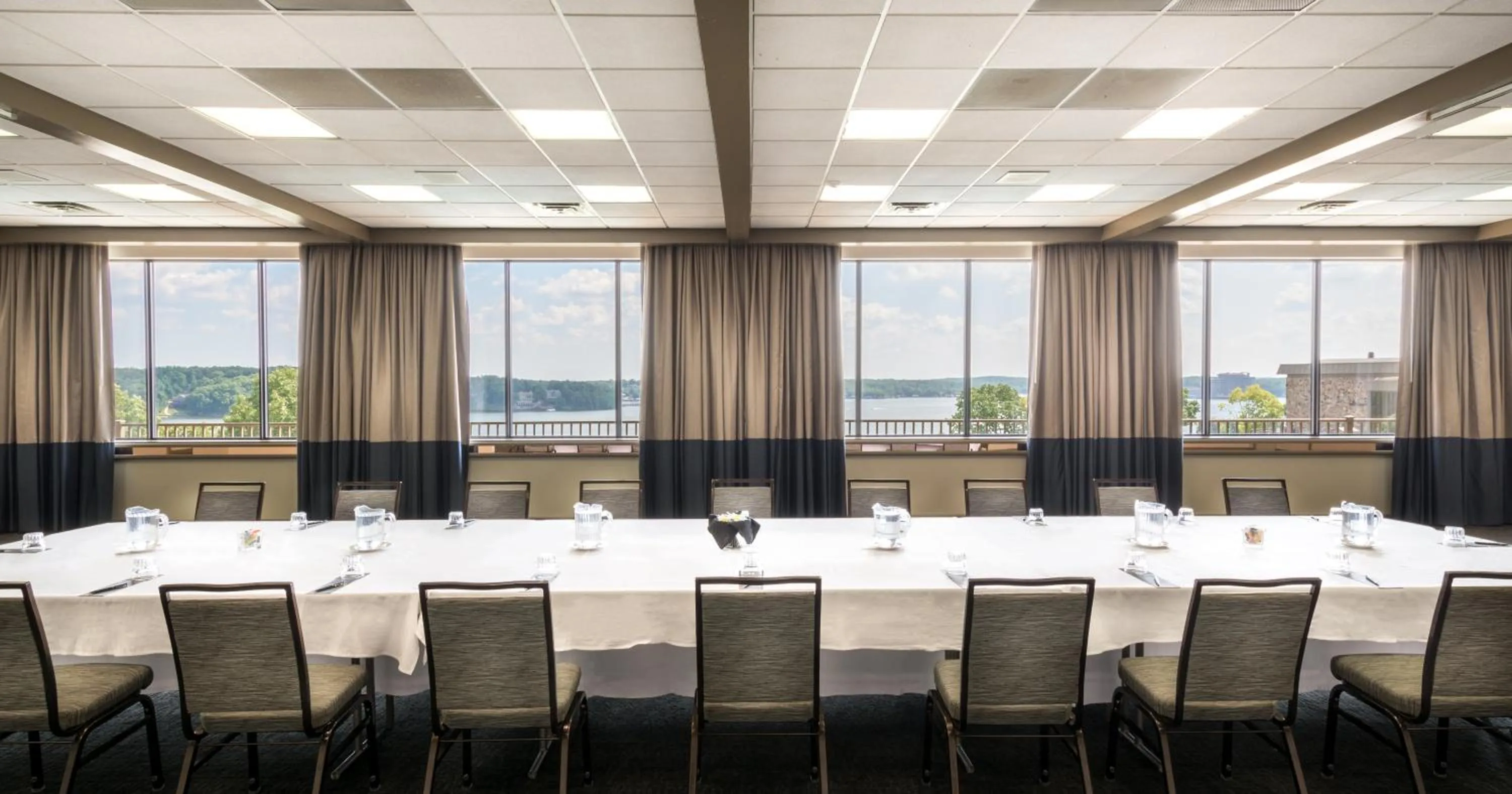 Business facilities in Lodge of Four Seasons Golf Resort, Marina & Spa