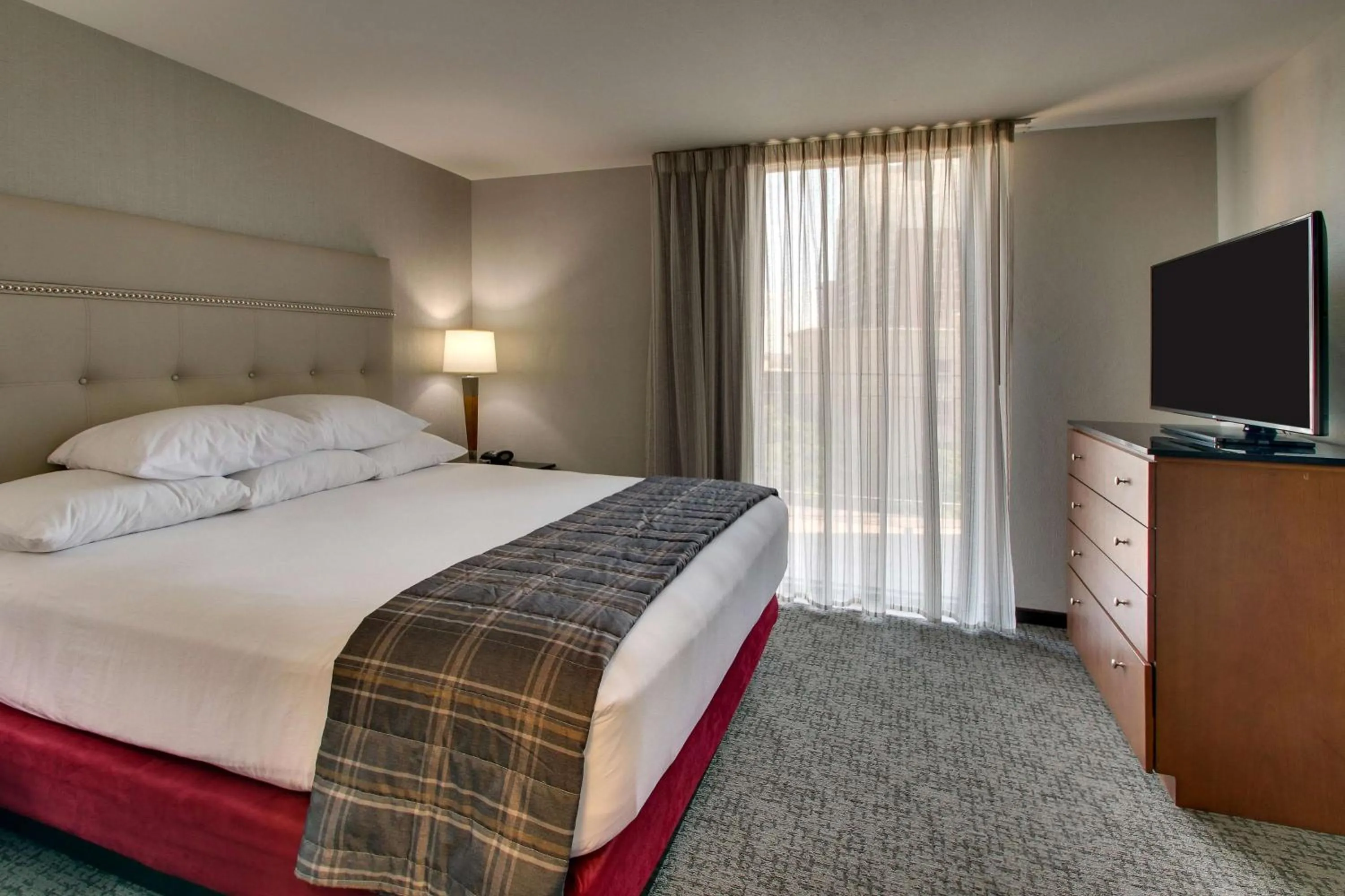 Bedroom, Bed in Drury Plaza Hotel San Antonio Riverwalk