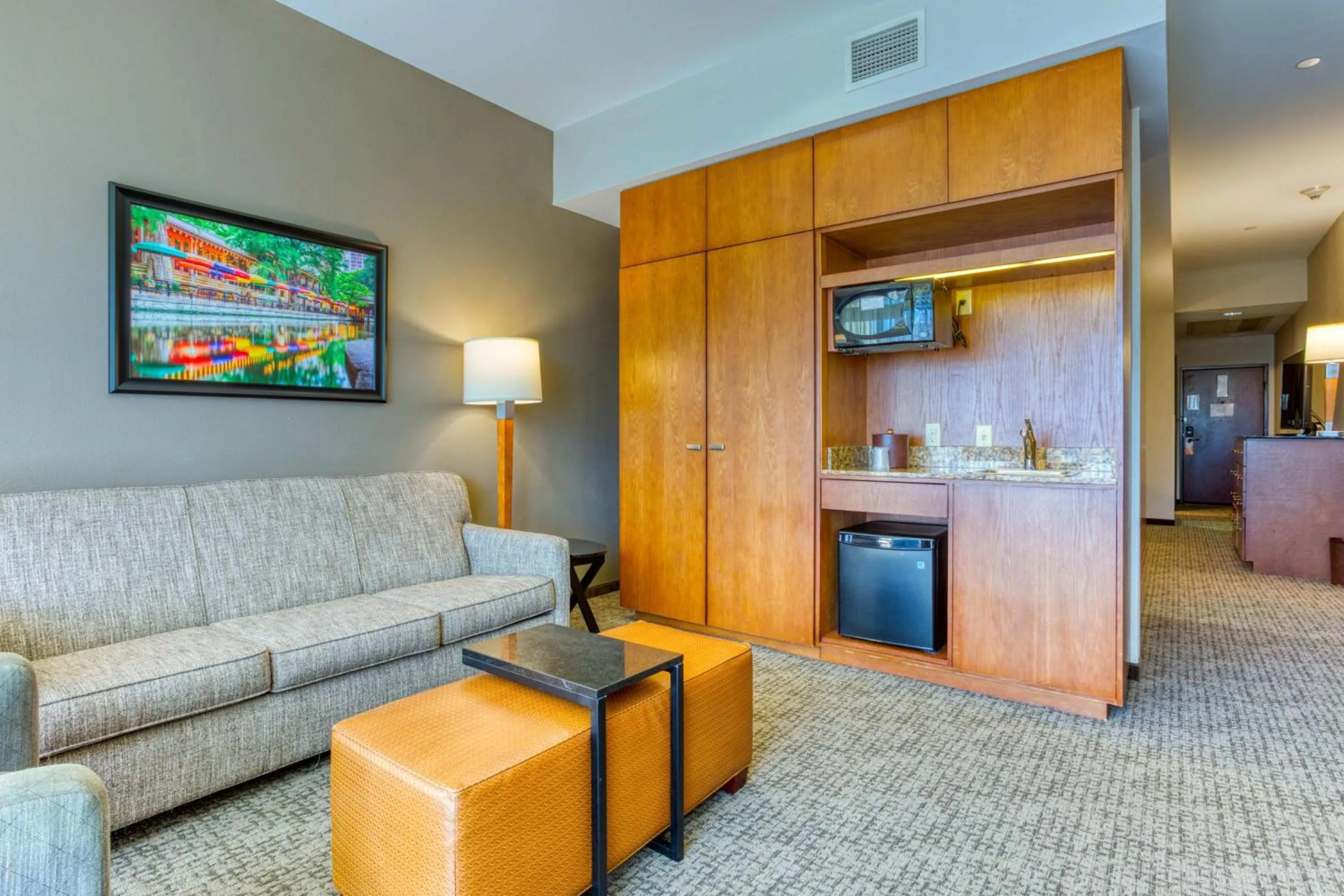 Photo of the whole room in Drury Plaza Hotel San Antonio Riverwalk