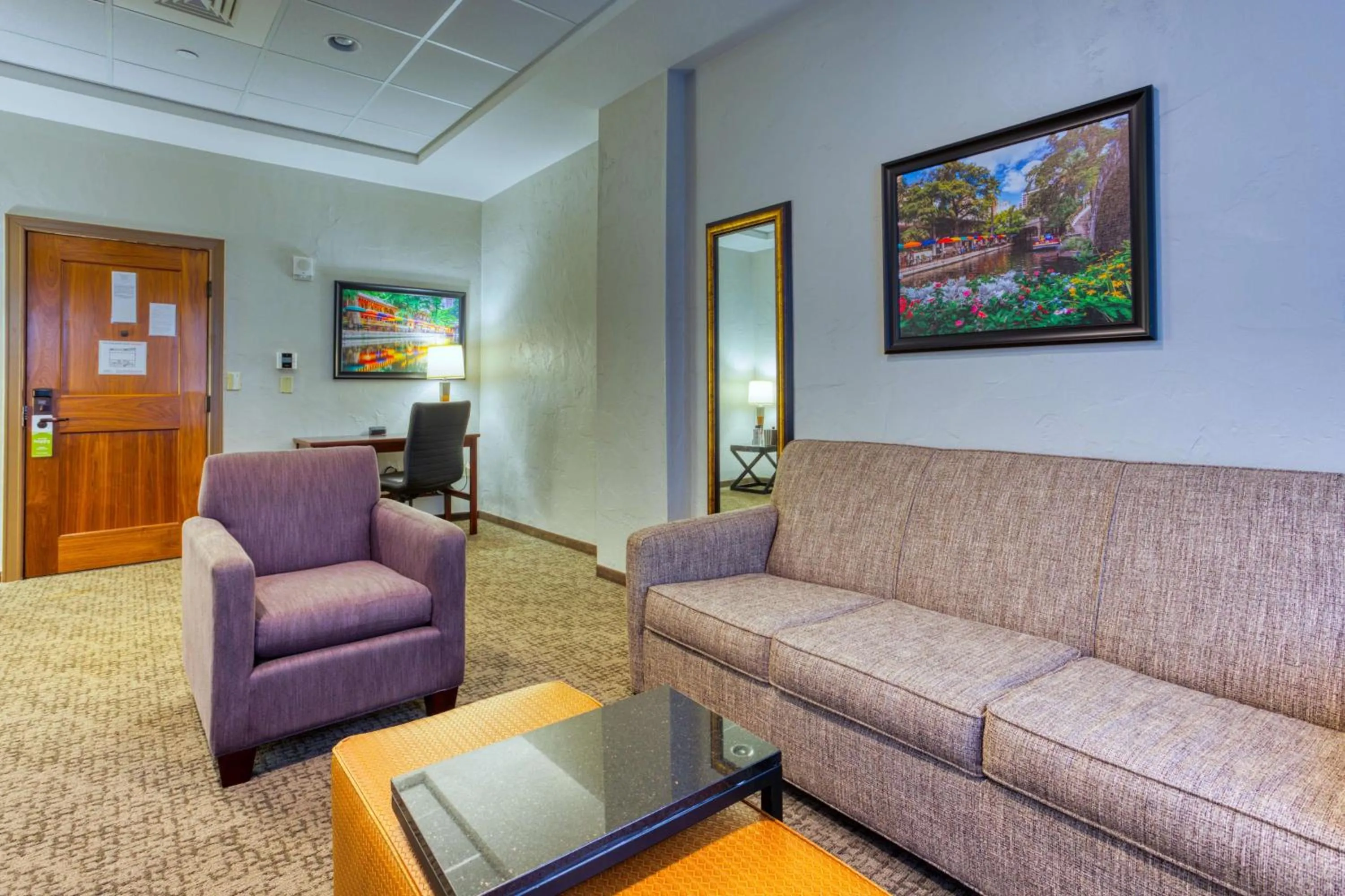 Bedroom in Drury Plaza Hotel San Antonio Riverwalk