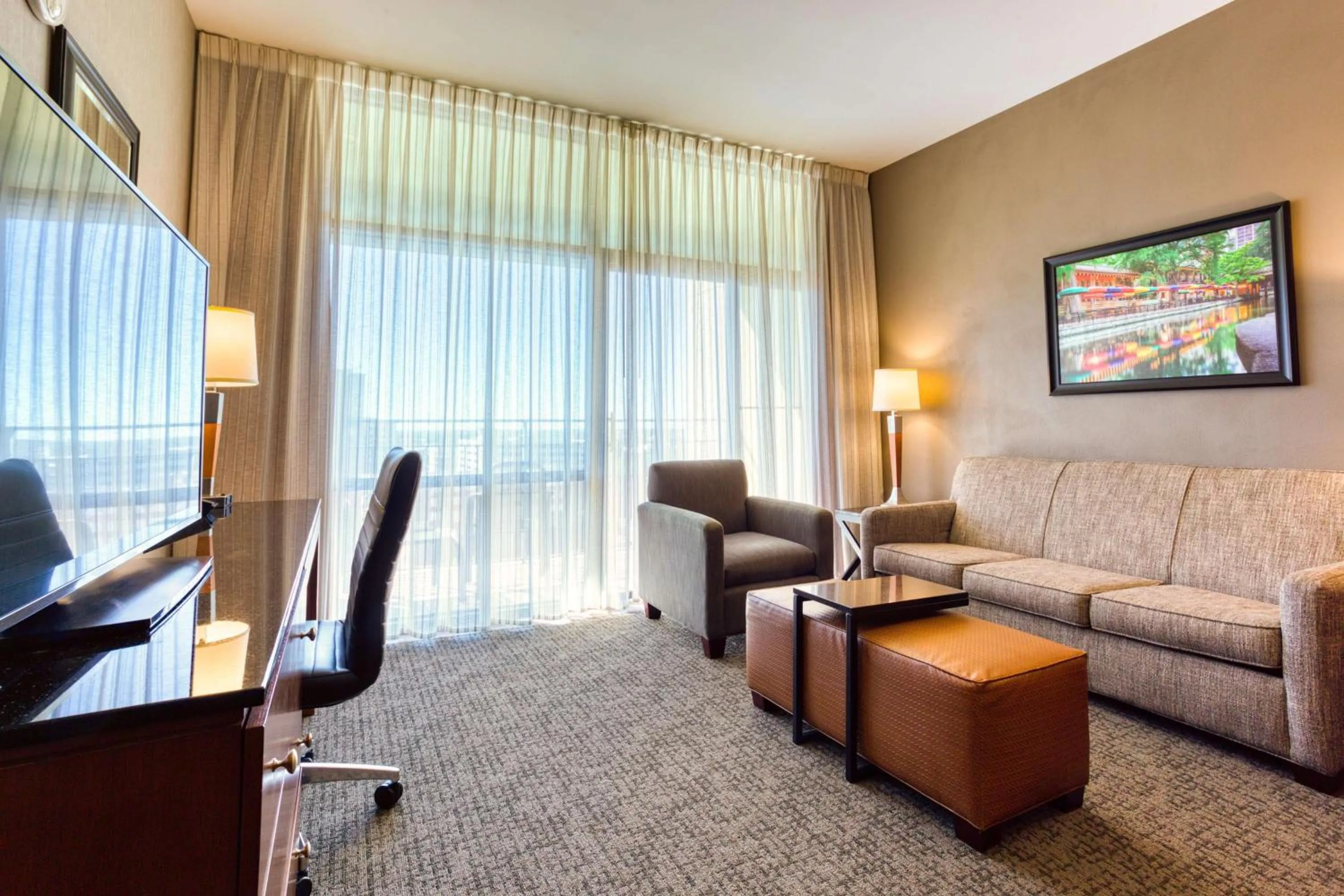 Photo of the whole room in Drury Plaza Hotel San Antonio Riverwalk