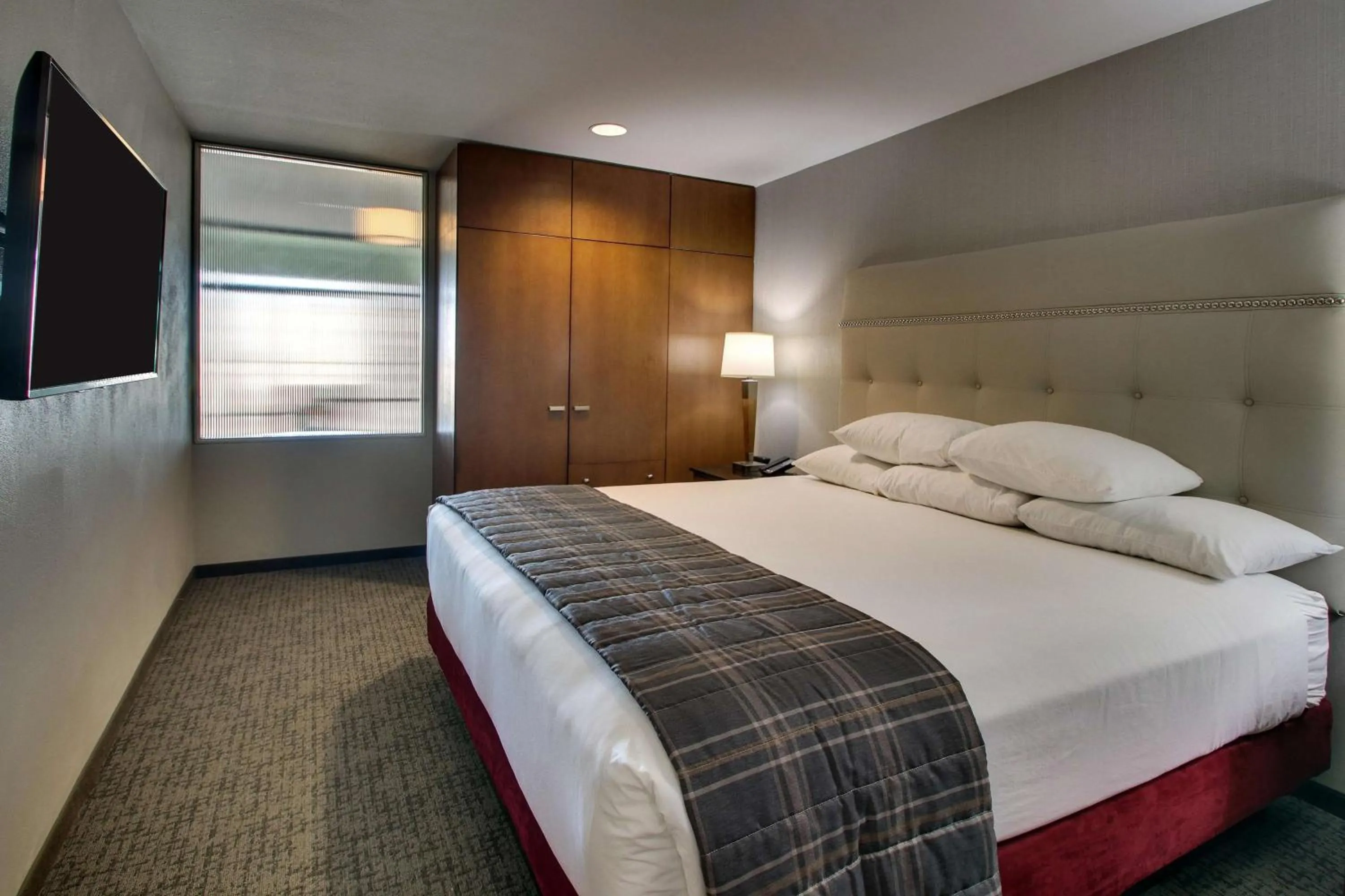 Bedroom, Bed in Drury Plaza Hotel San Antonio Riverwalk