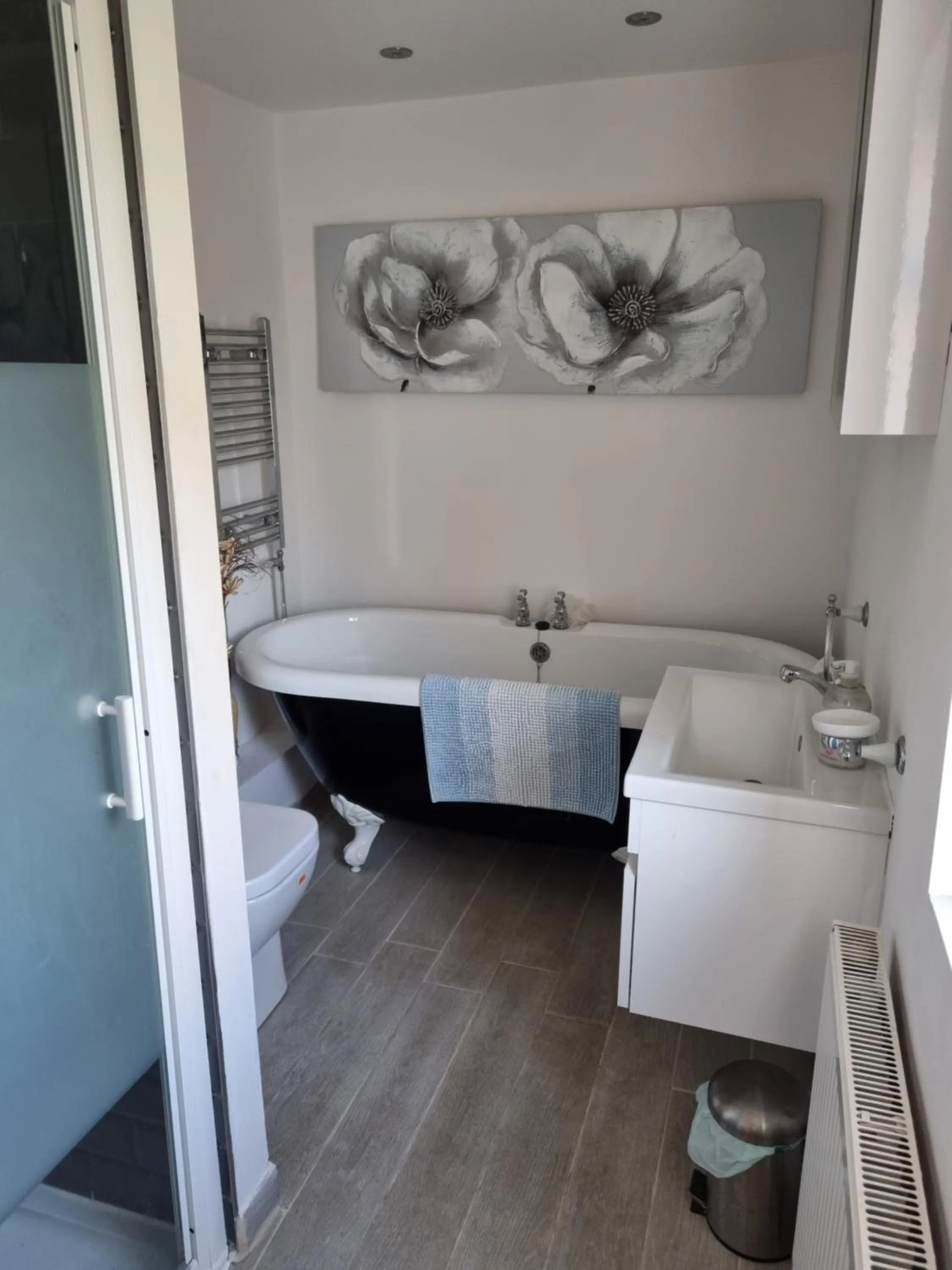 Bath in Mallard Cottage Guest House