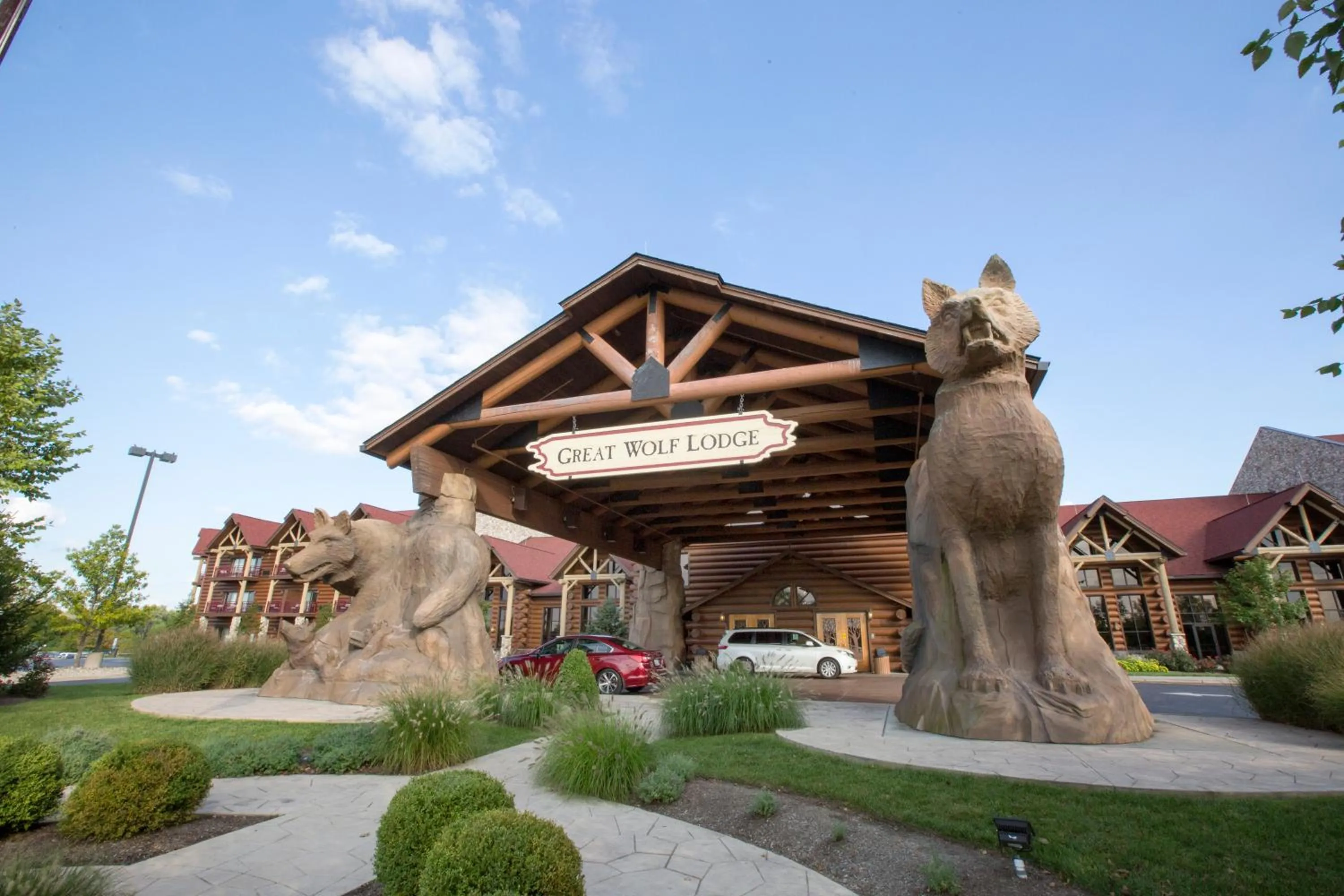 Facade/entrance in Great Wolf Lodge Mason