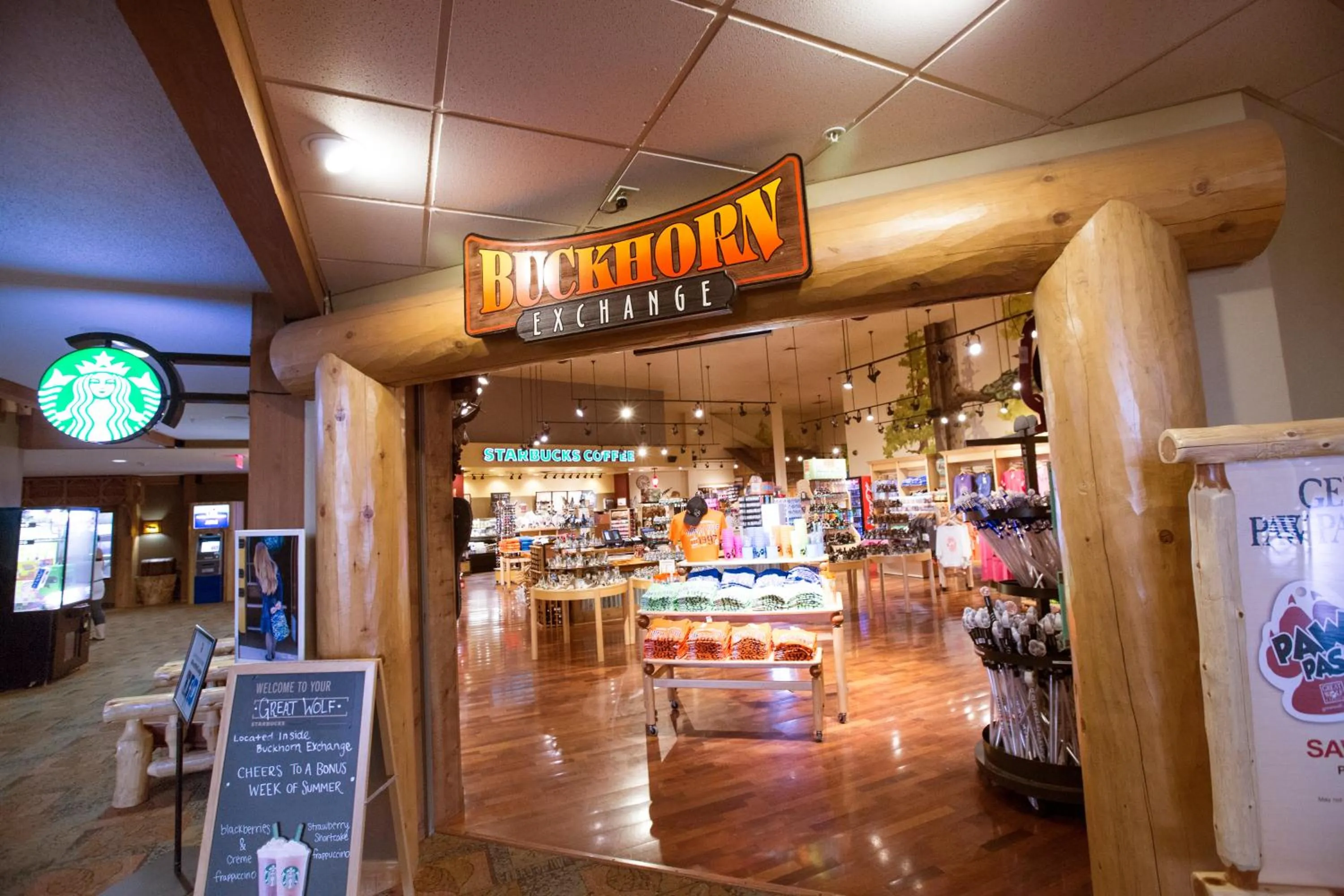 On-site shops in Great Wolf Lodge Mason