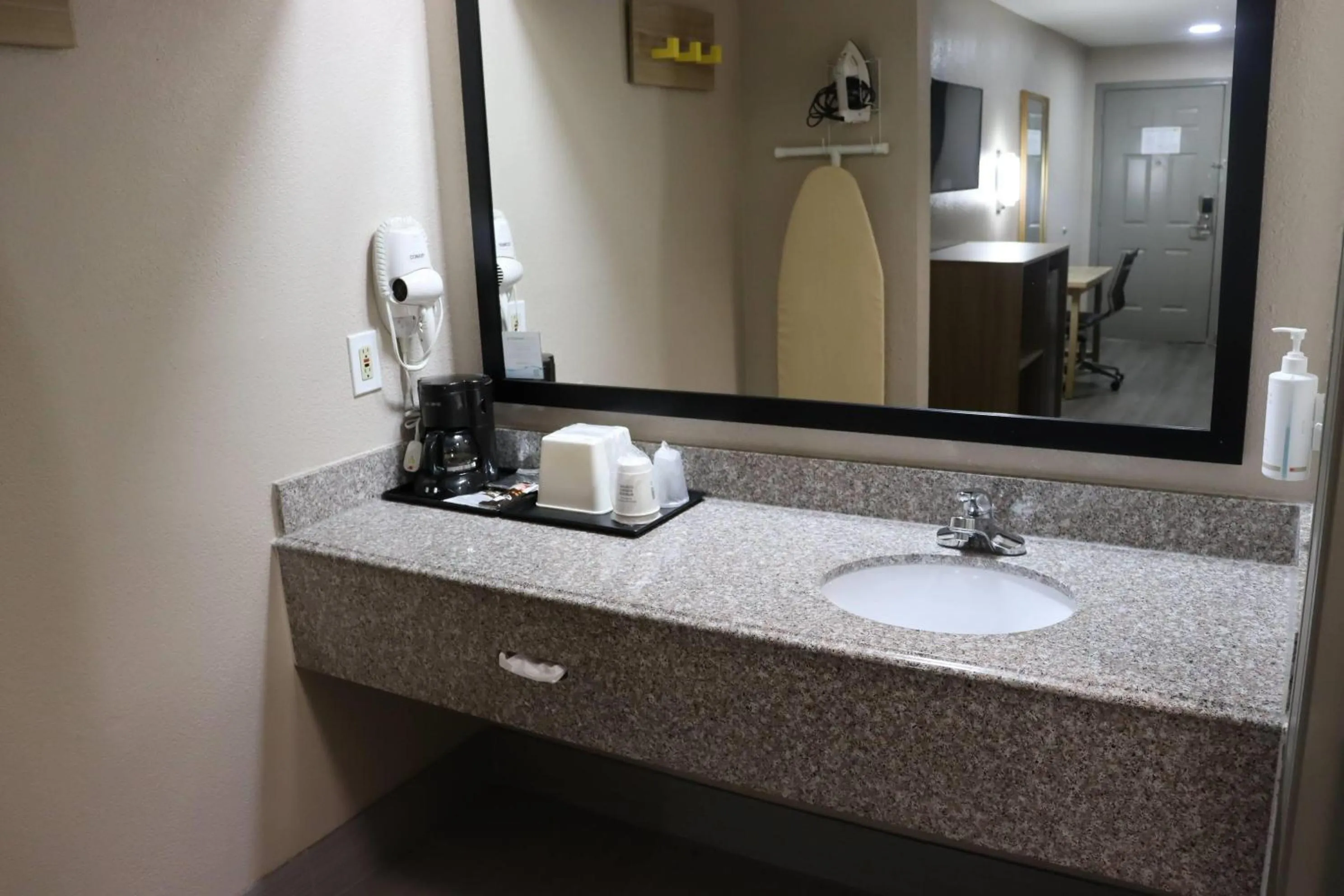 Photo of the whole room in Super 8 by Wyndham Cabot