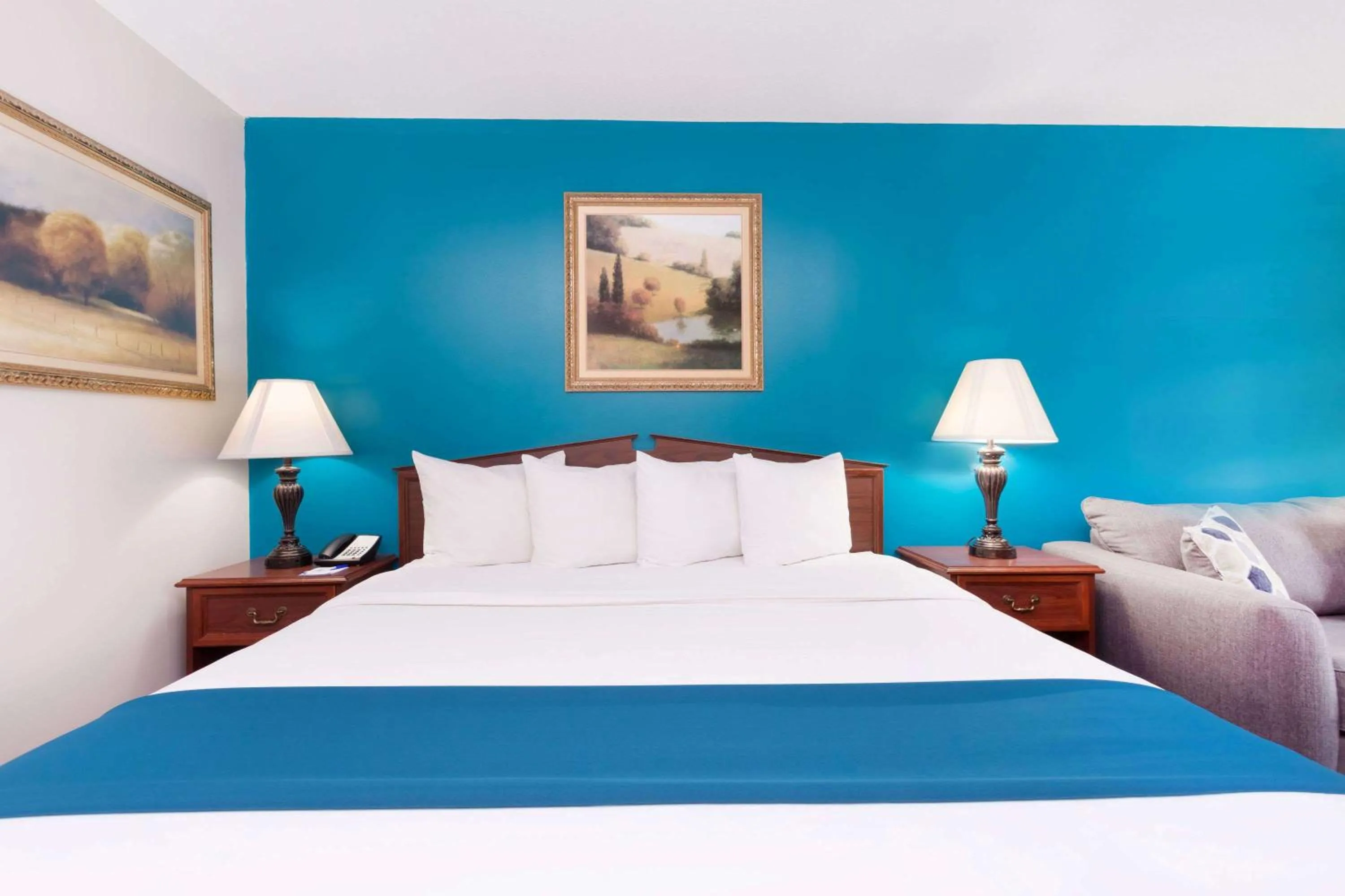 Photo of the whole room, Bed in Baymont by Wyndham Duncan/Spartanburg