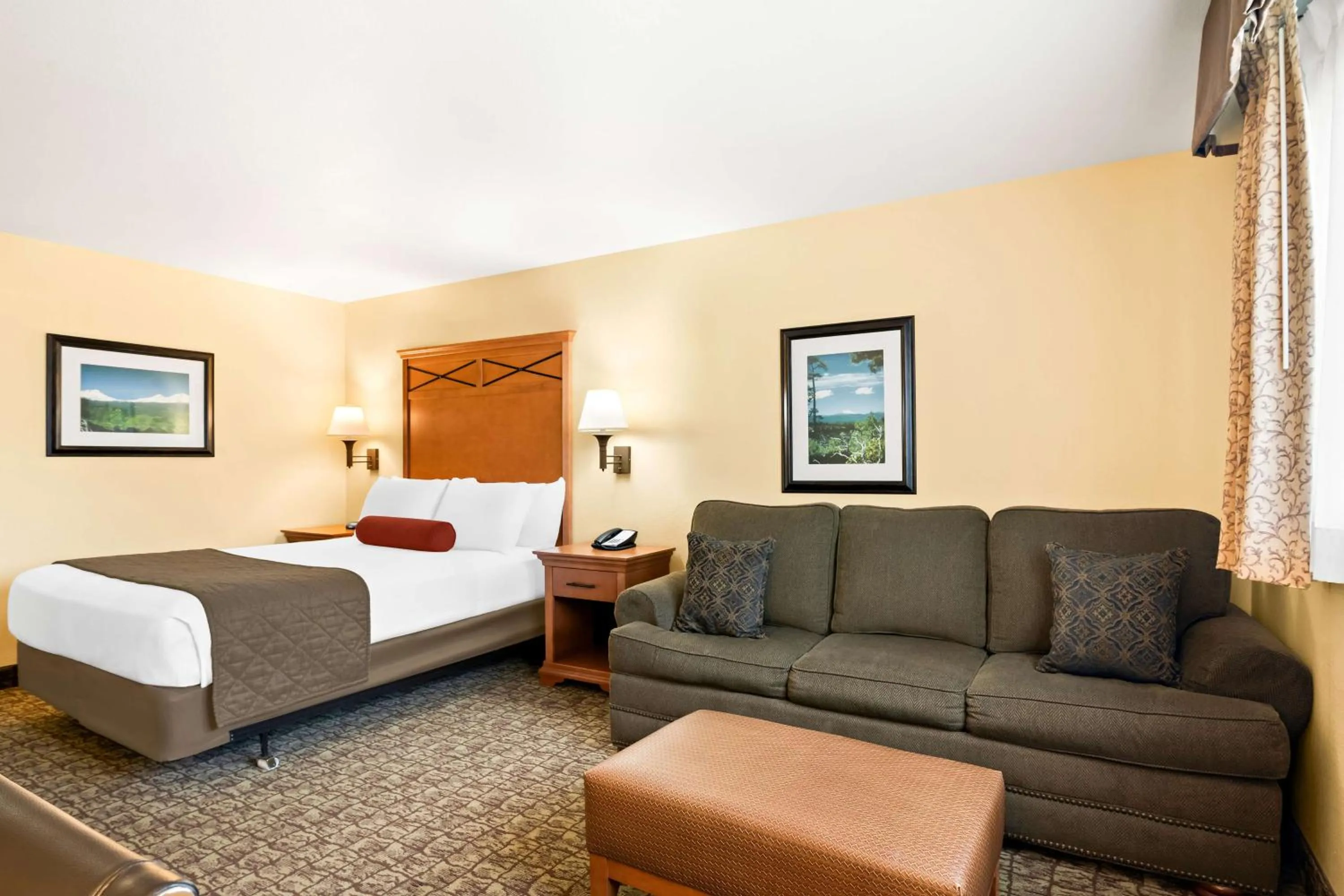 Bedroom, Bed in Best Western Newberry Station