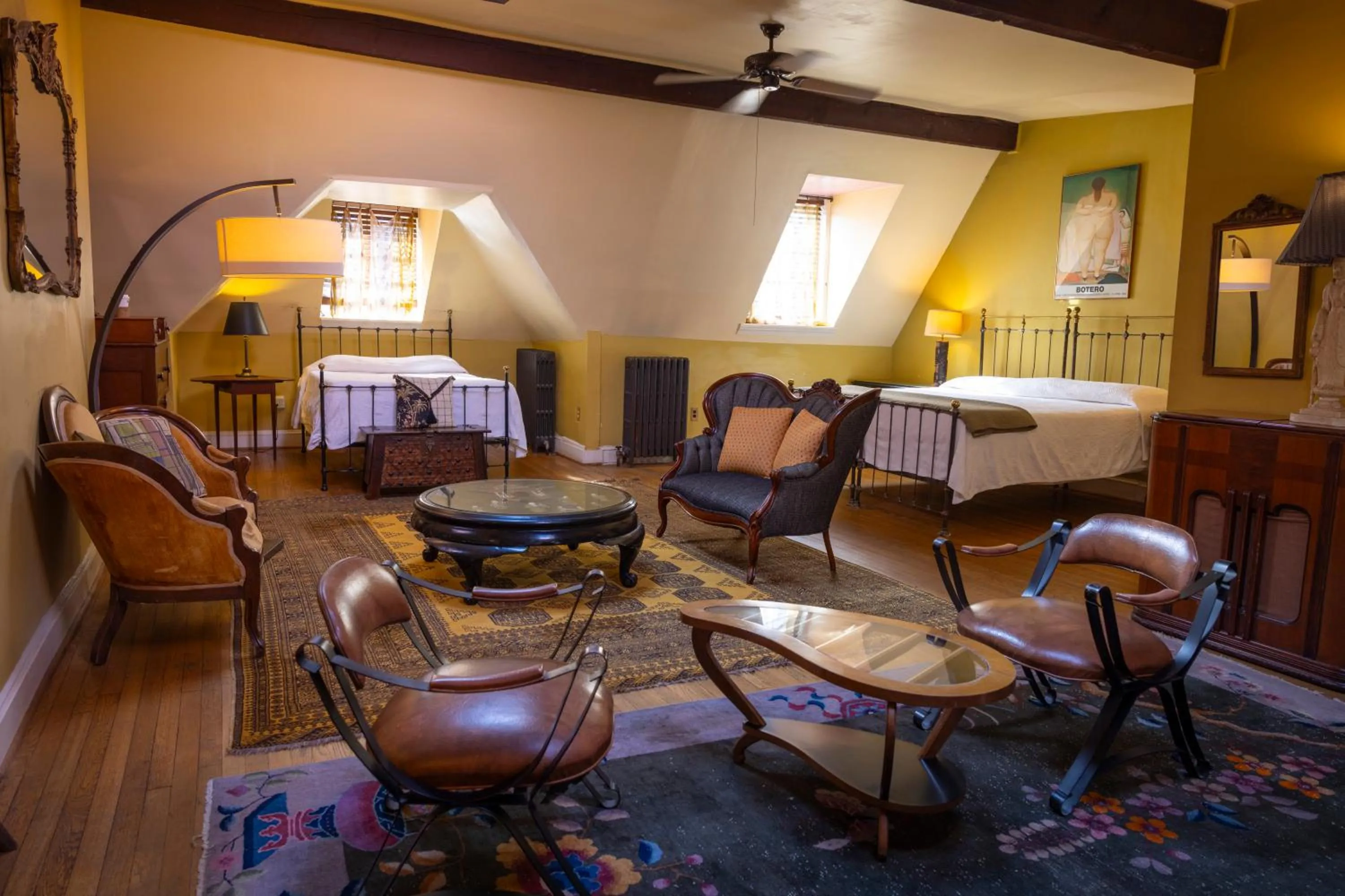 Bed in Hotel Tabard Inn