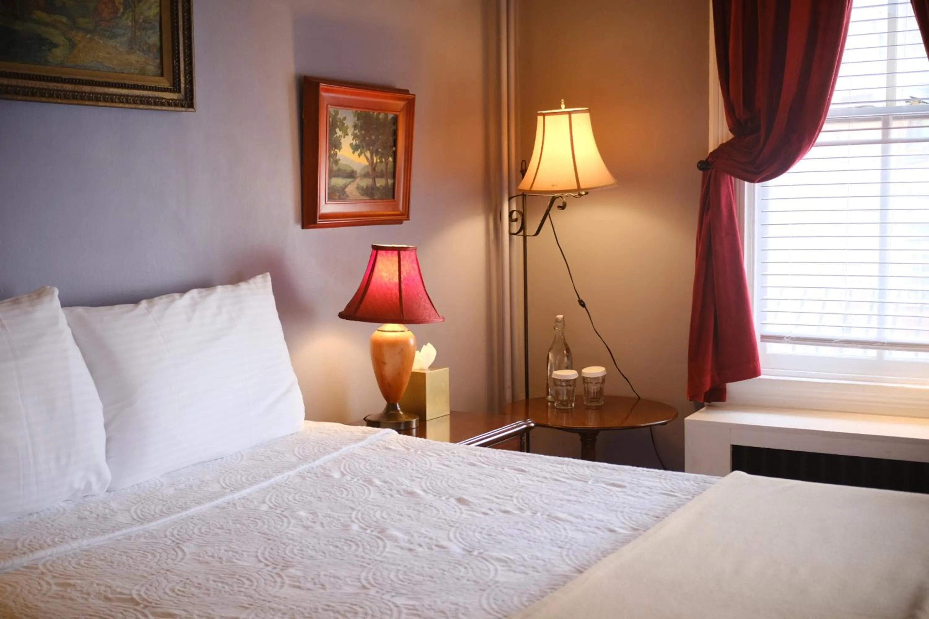 Bed in Hotel Tabard Inn