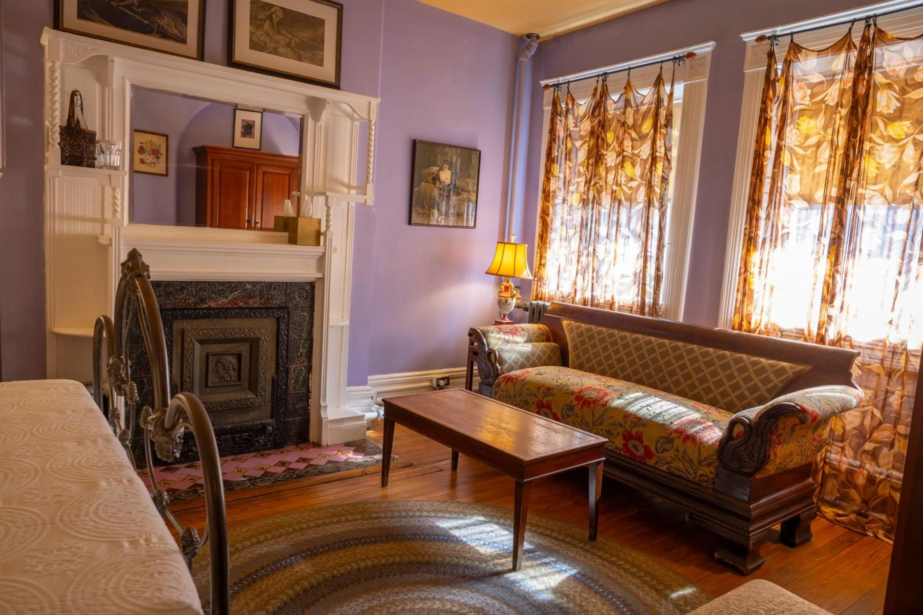 Decorative detail in Hotel Tabard Inn