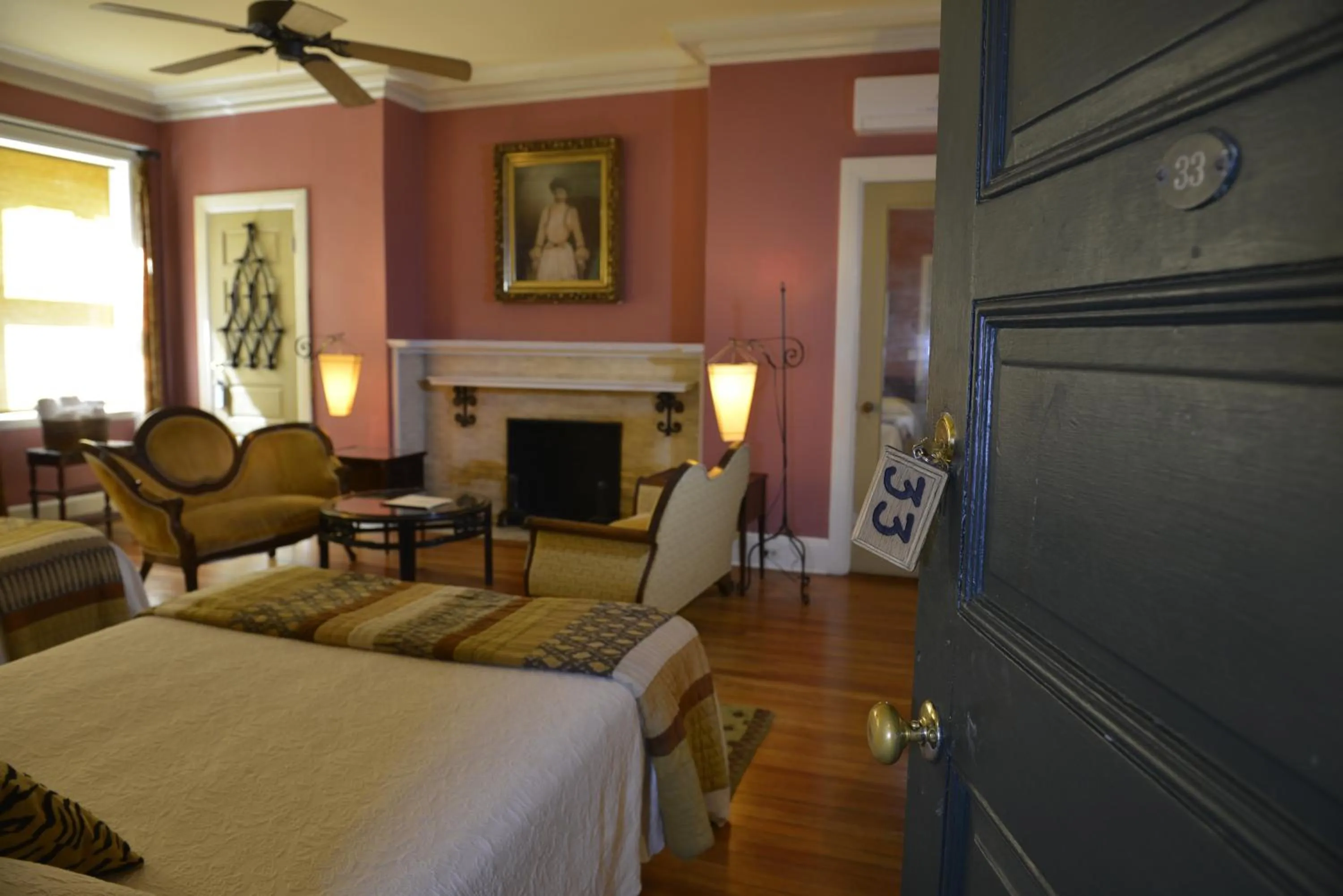 Bed in Hotel Tabard Inn