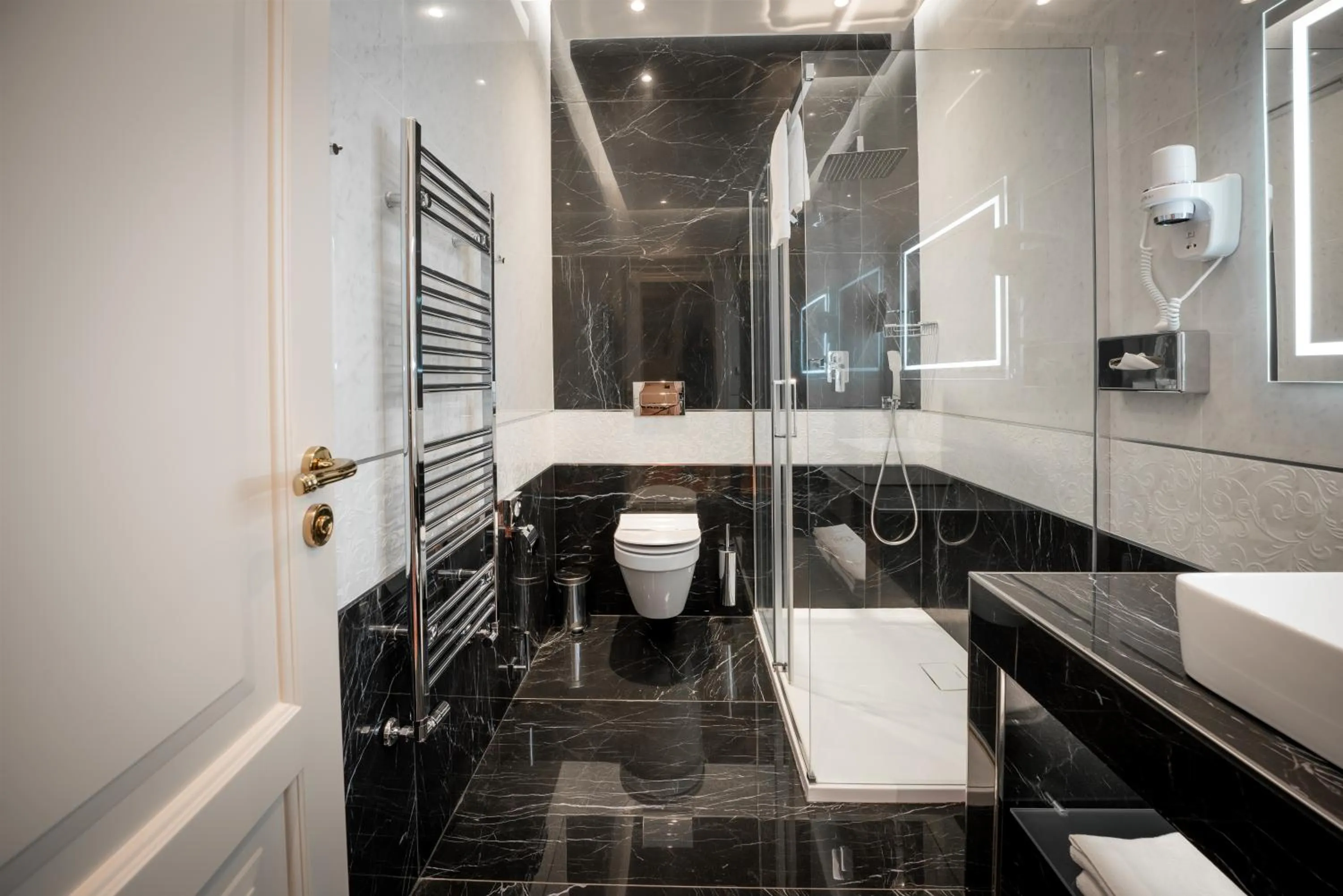 Bathroom in Golden Key Boutique Hotel