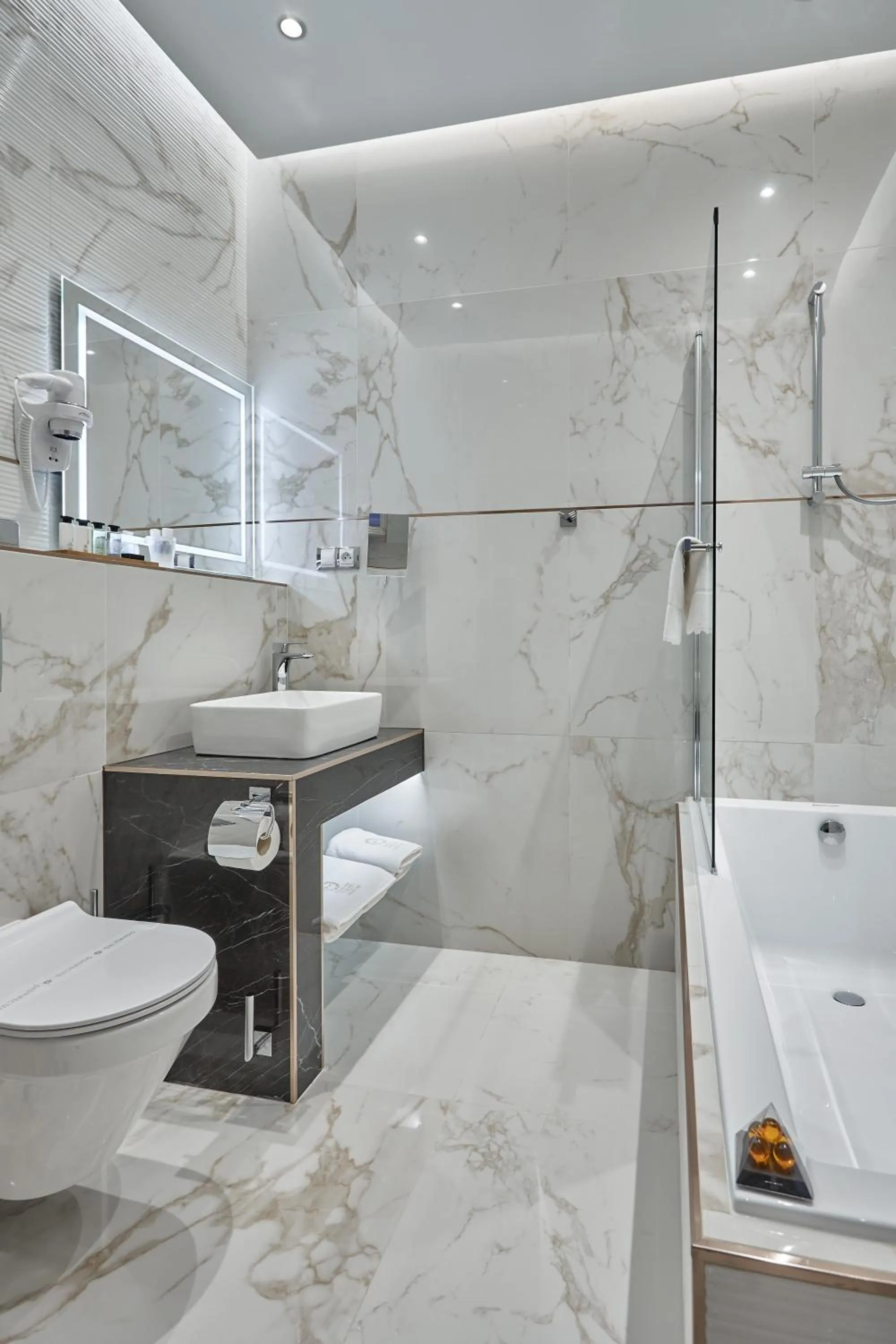 Toilet in Golden Key Boutique Hotel