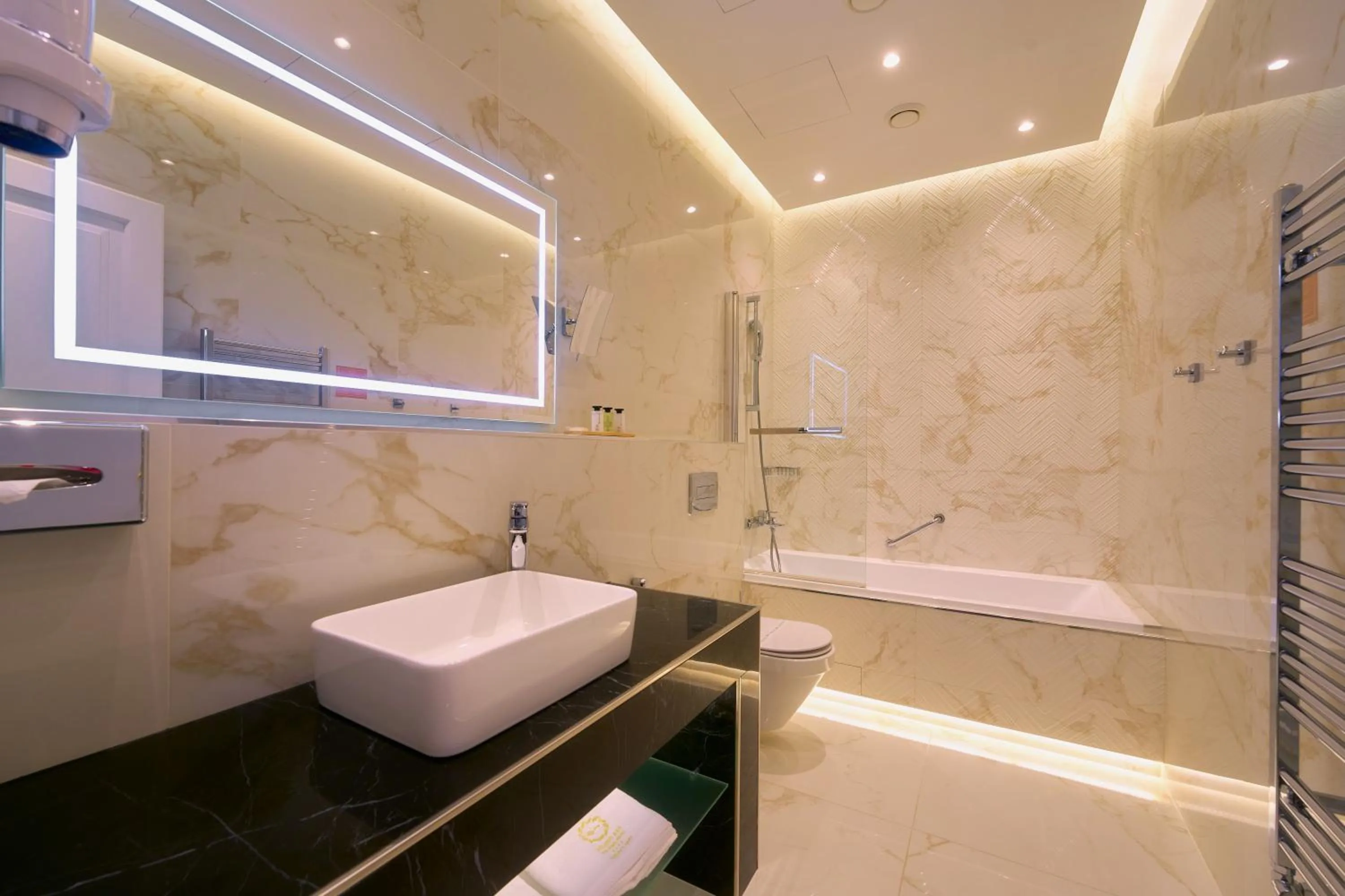 Bathroom in Golden Key Boutique Hotel