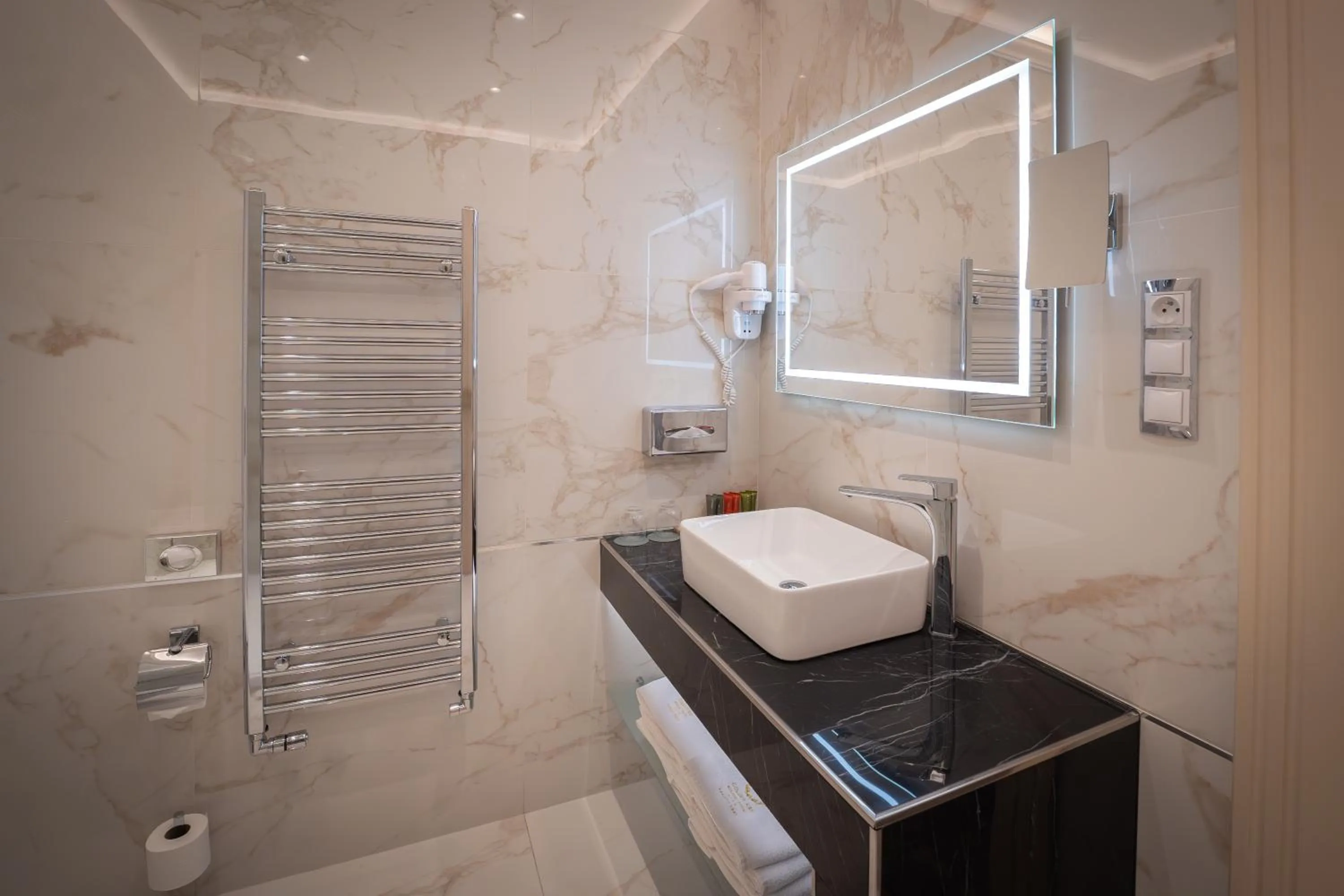 Bathroom in Golden Key Boutique Hotel