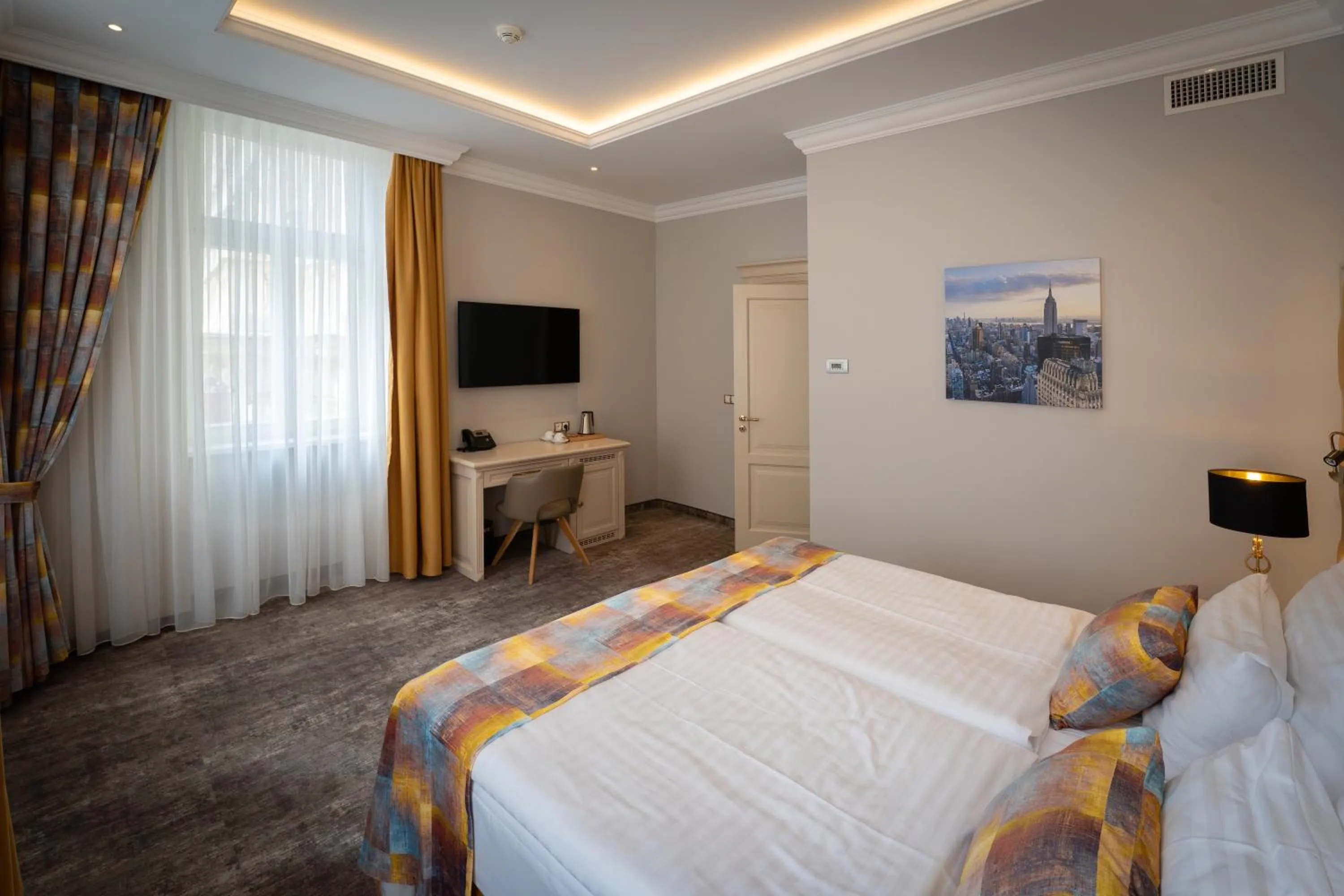 TV and multimedia, Bed in Golden Key Boutique Hotel