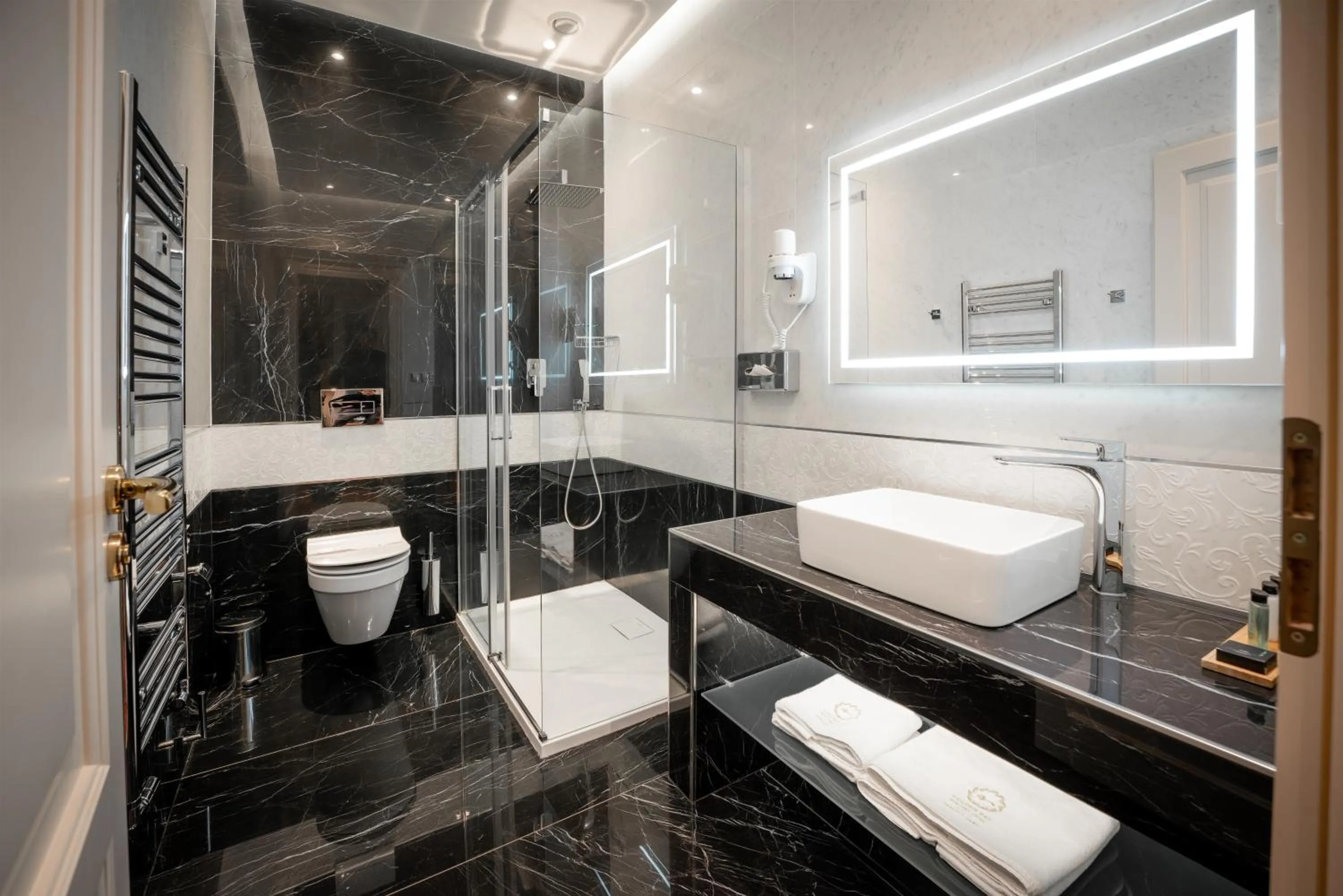 Bathroom in Golden Key Boutique Hotel