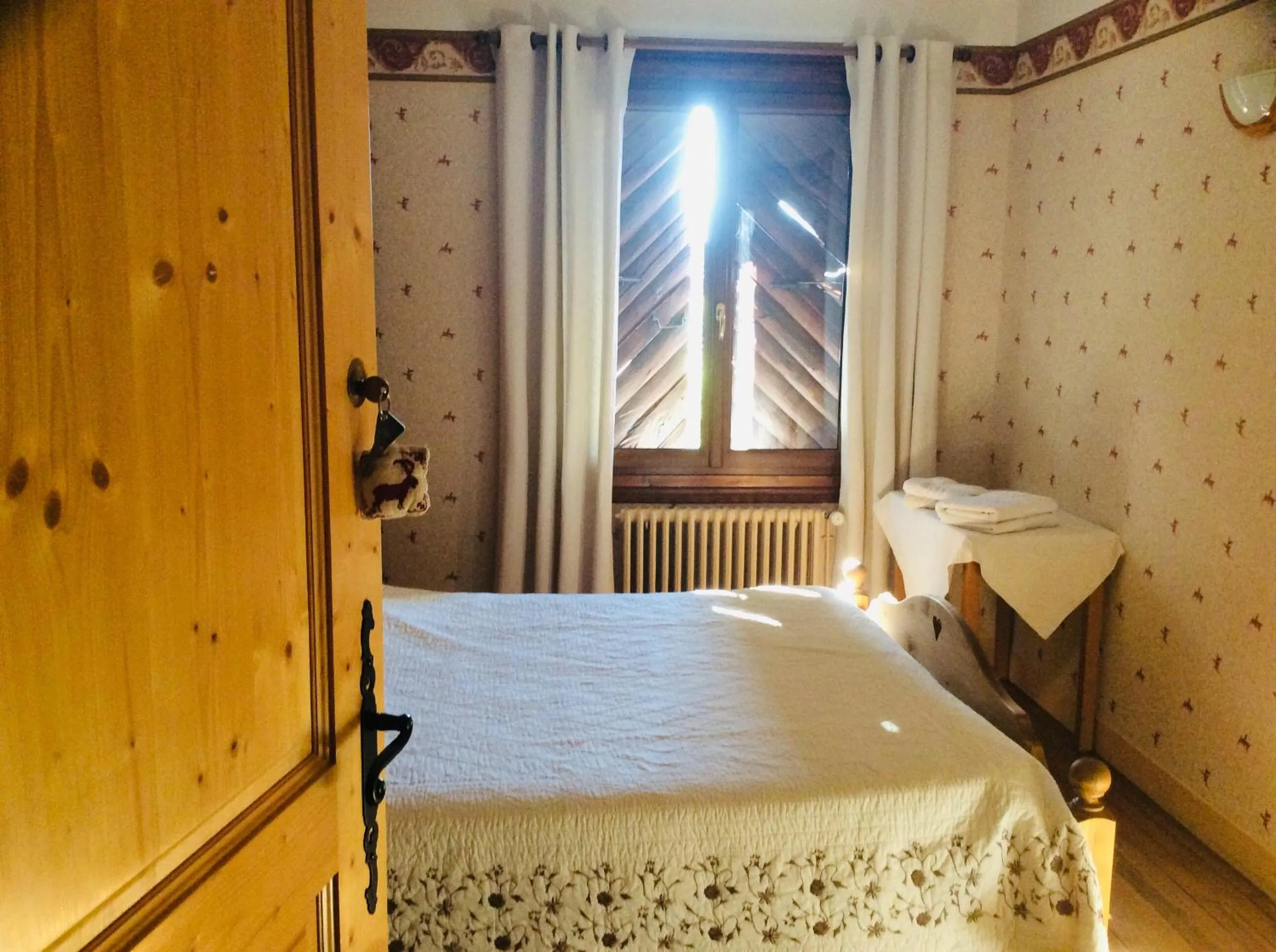 Photo of the whole room, Bed in Au Refuge de Blanche