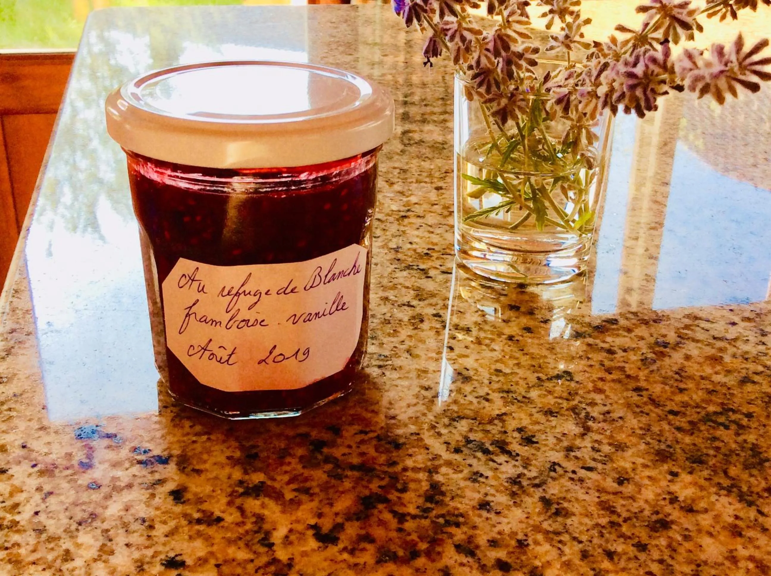 Continental breakfast in Au Refuge de Blanche