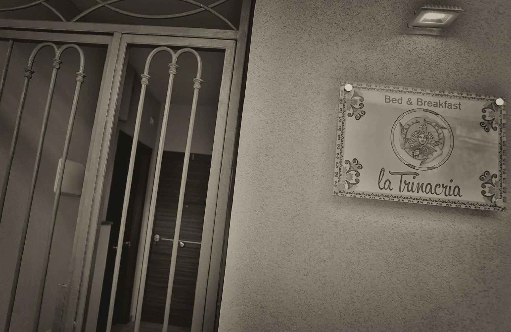 Facade/entrance in La Trinacria