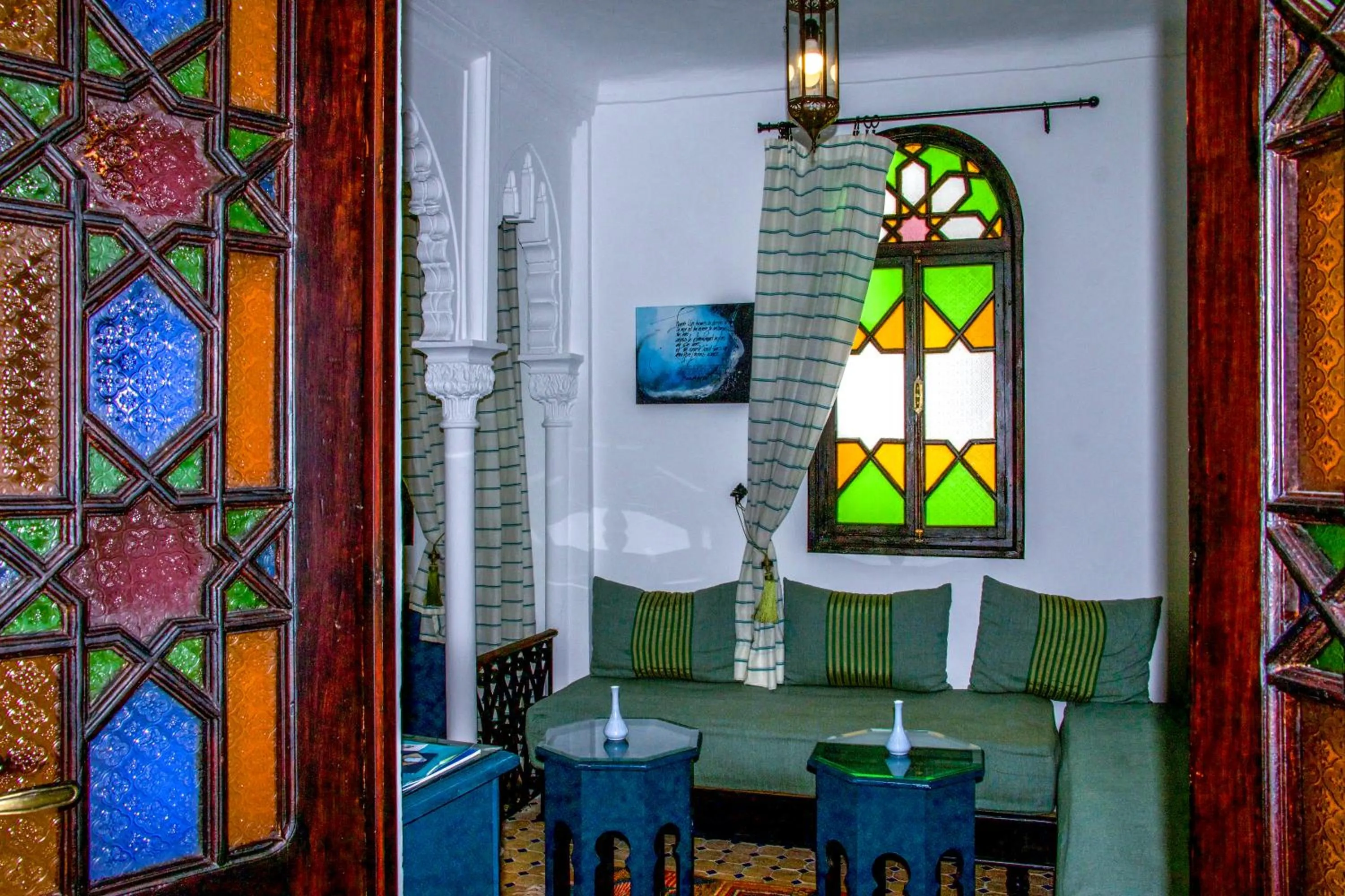 Seating area in Dar Tinjâa