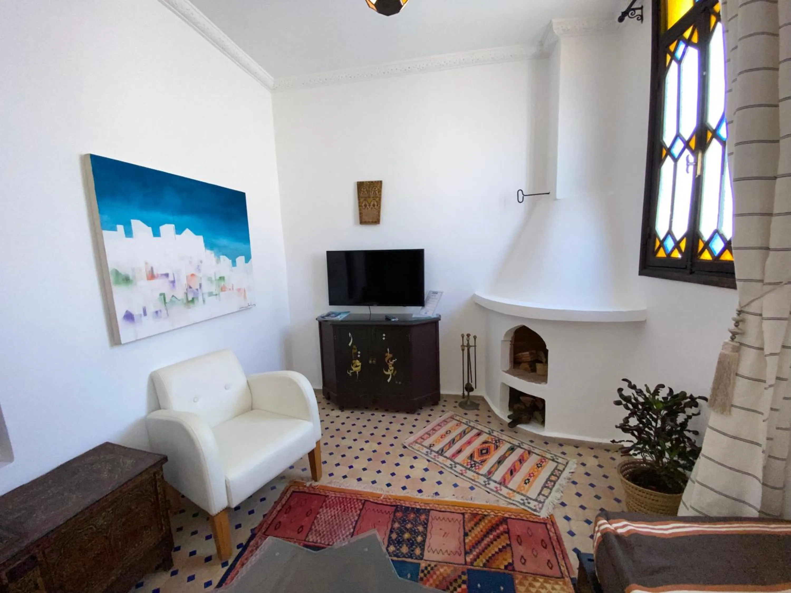 TV and multimedia in Dar Tinjâa