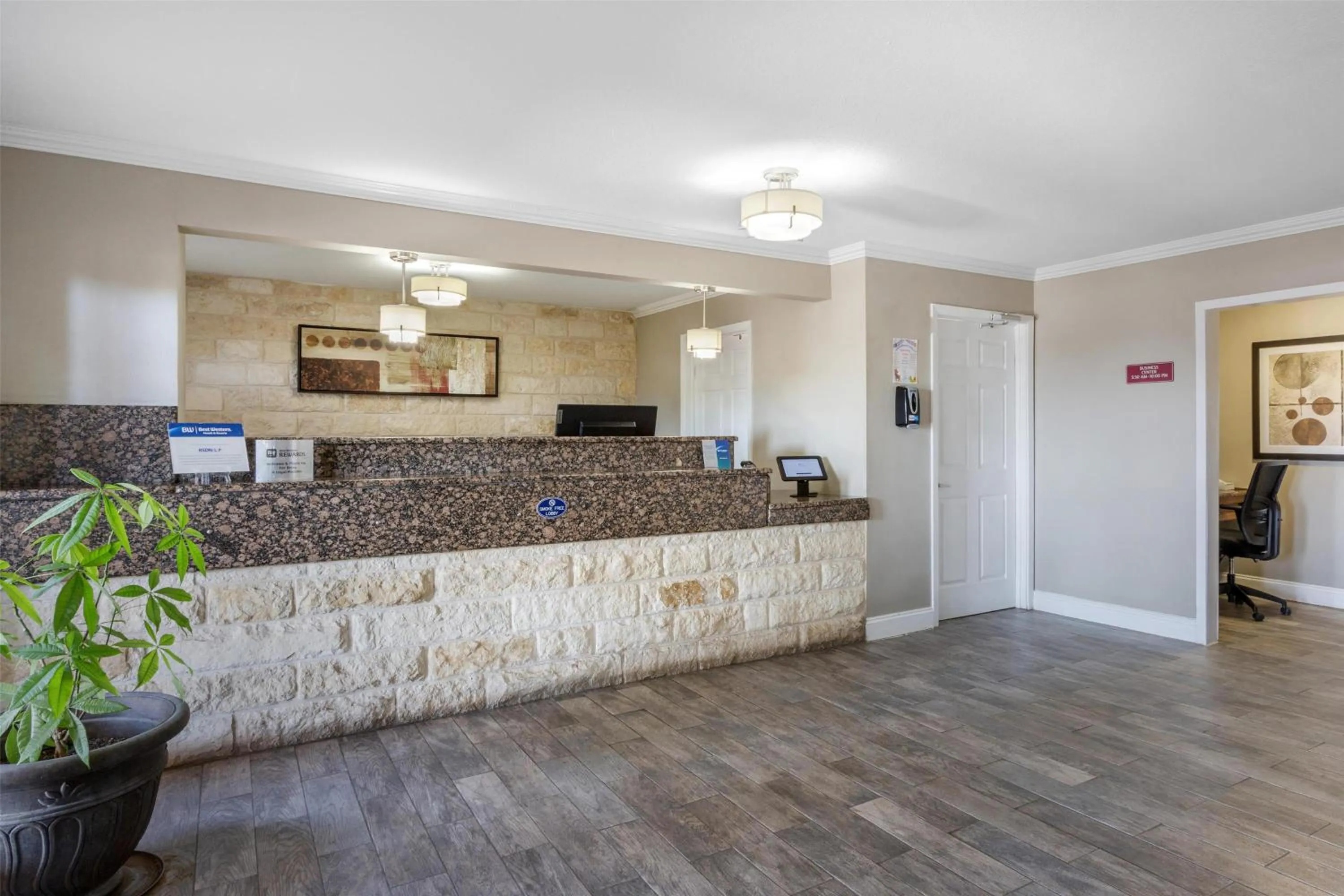 Lobby or reception in Best Western Brady Inn