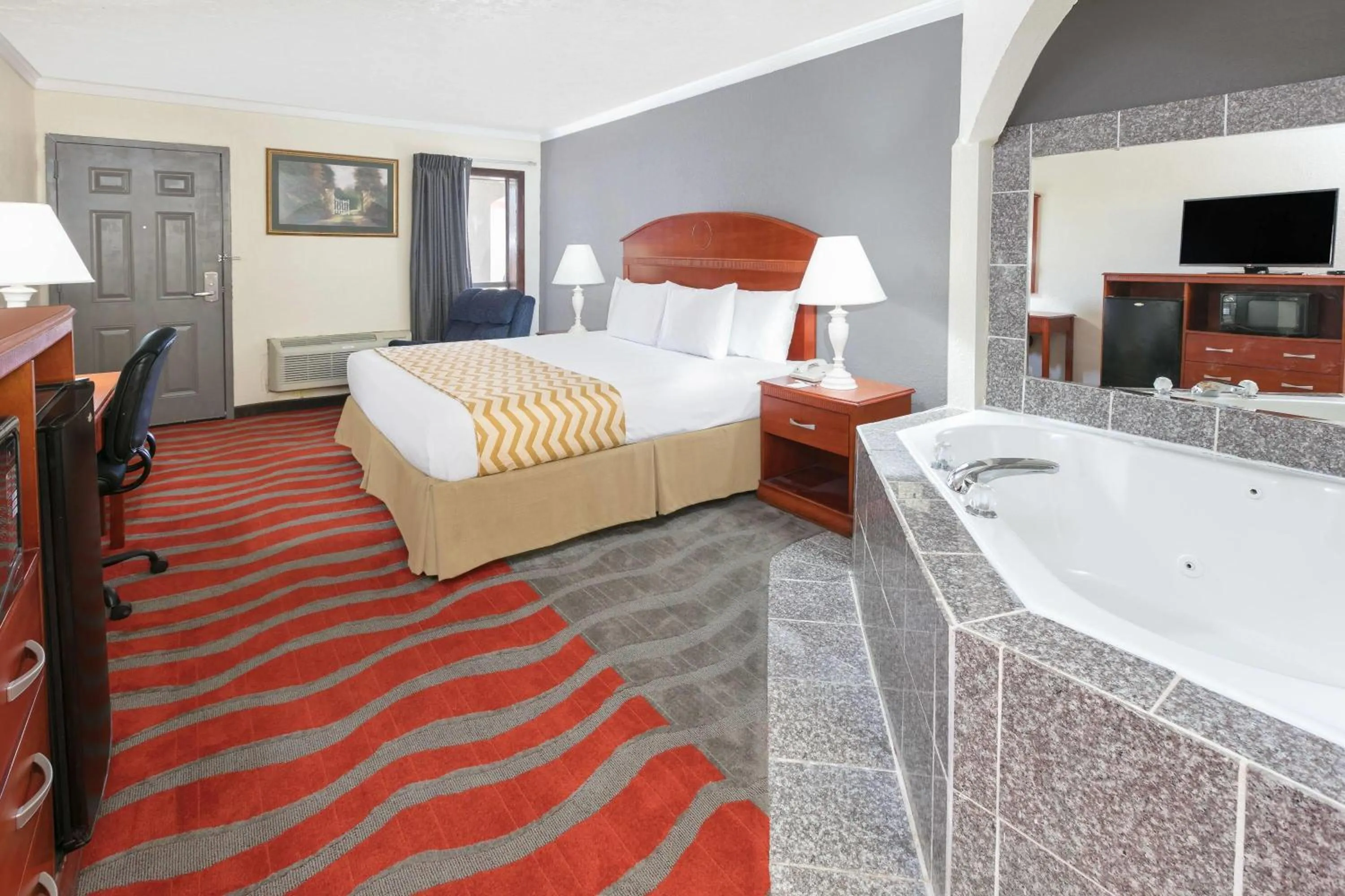 Photo of the whole room, Bed in Travelodge Inn & Suites by Wyndham Norman