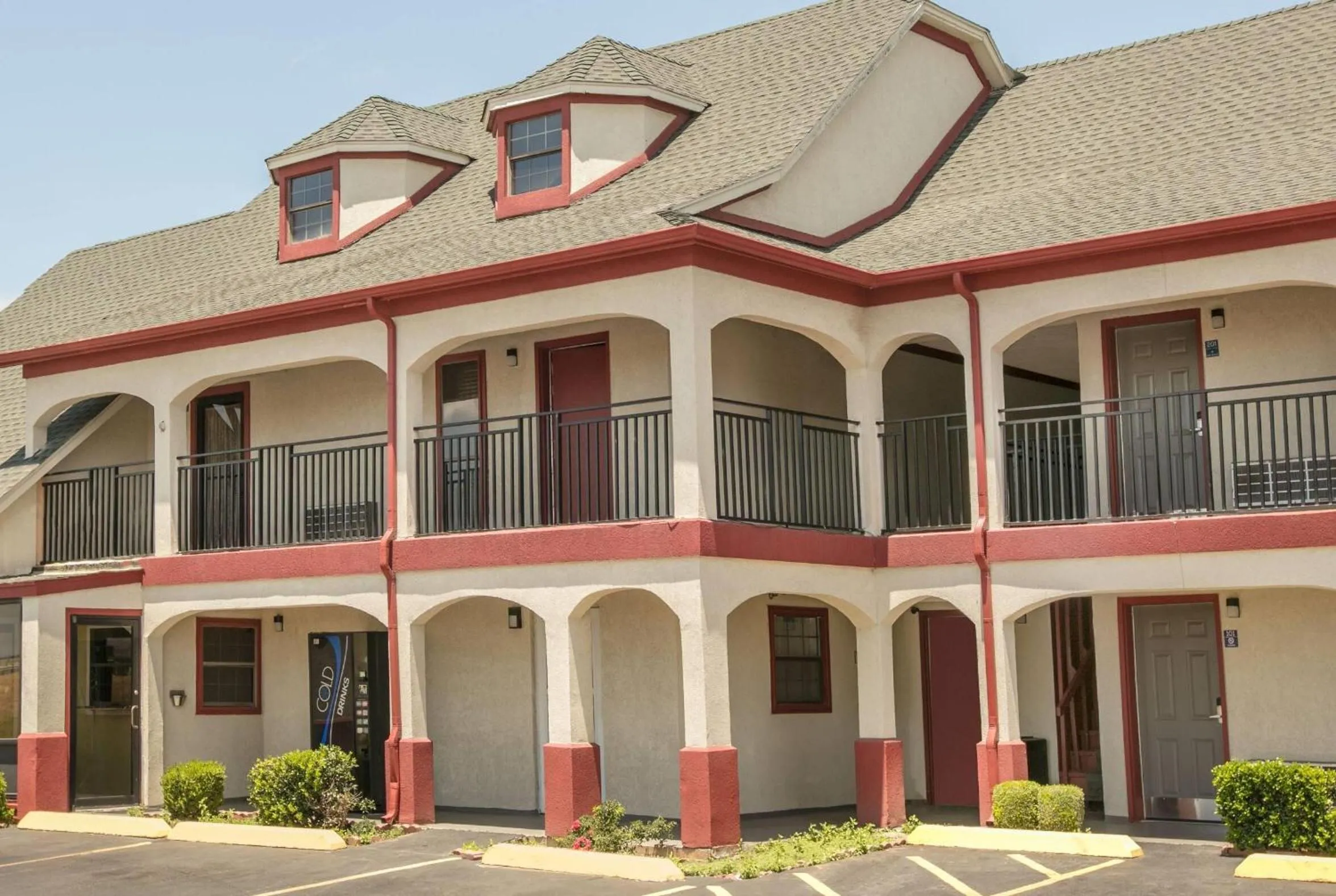 Property building in Travelodge Inn & Suites by Wyndham Norman