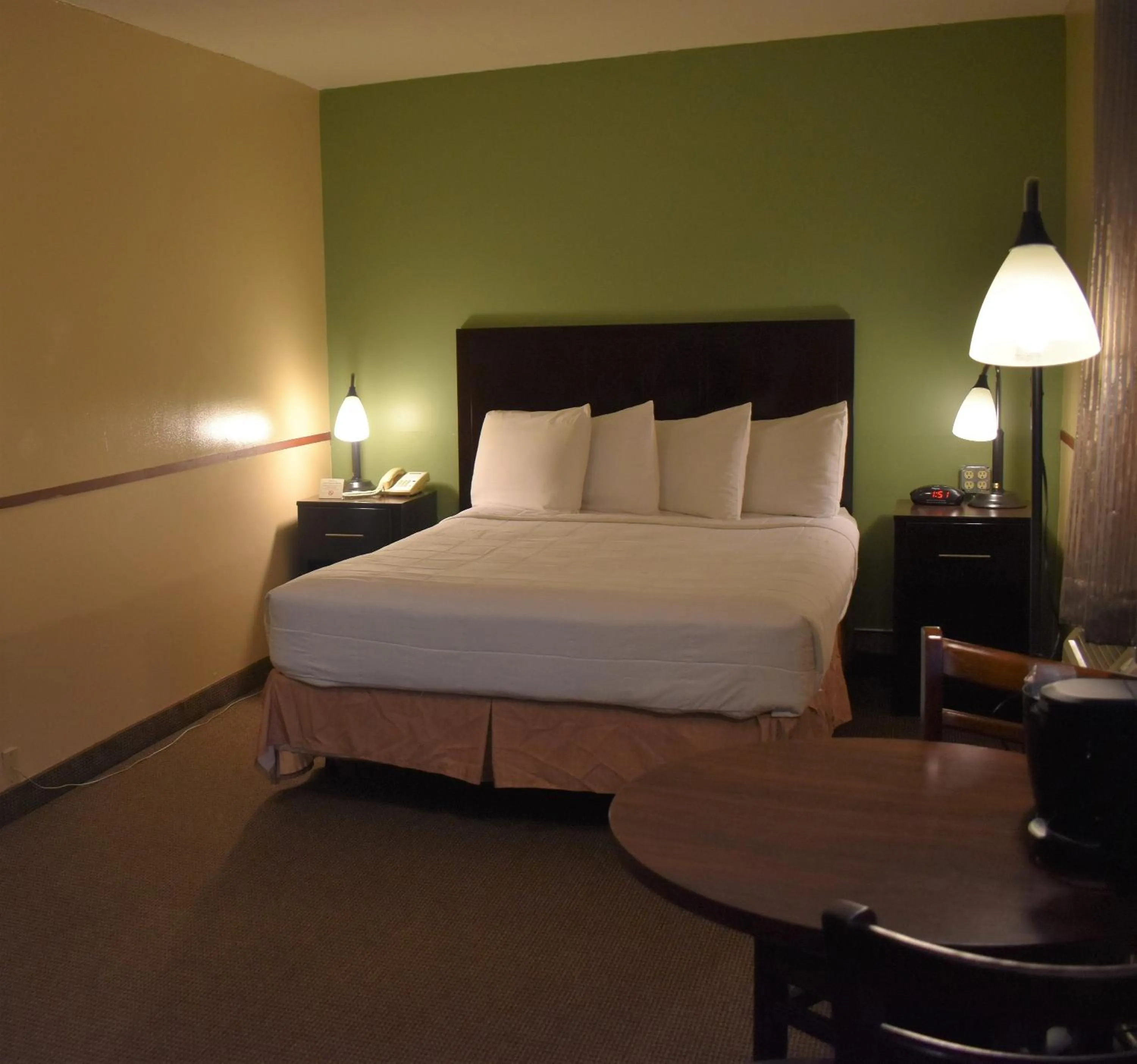 Bedroom in SureStay Hotel by Best Western Portland City Center