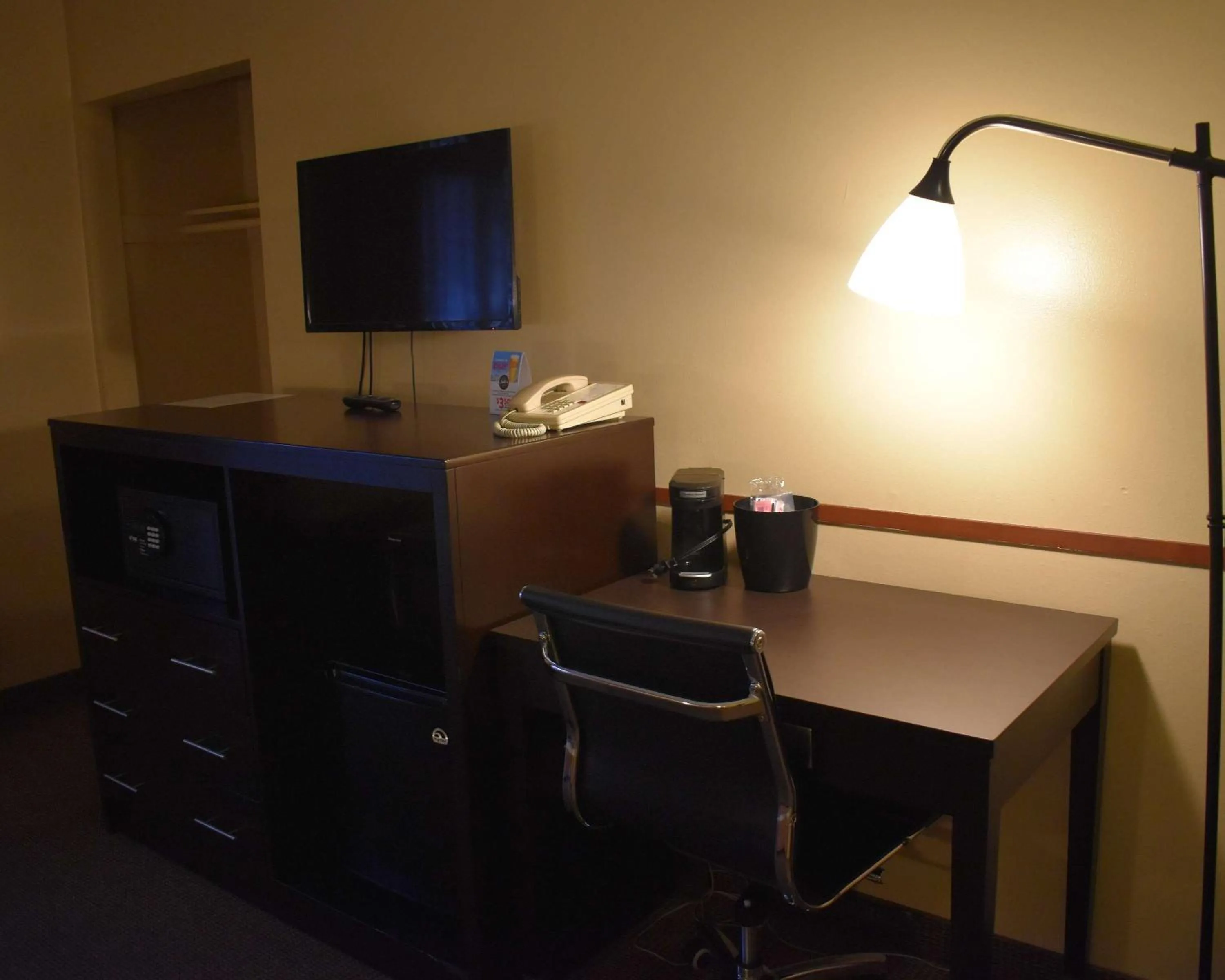 Photo of the whole room in SureStay Hotel by Best Western Portland City Center