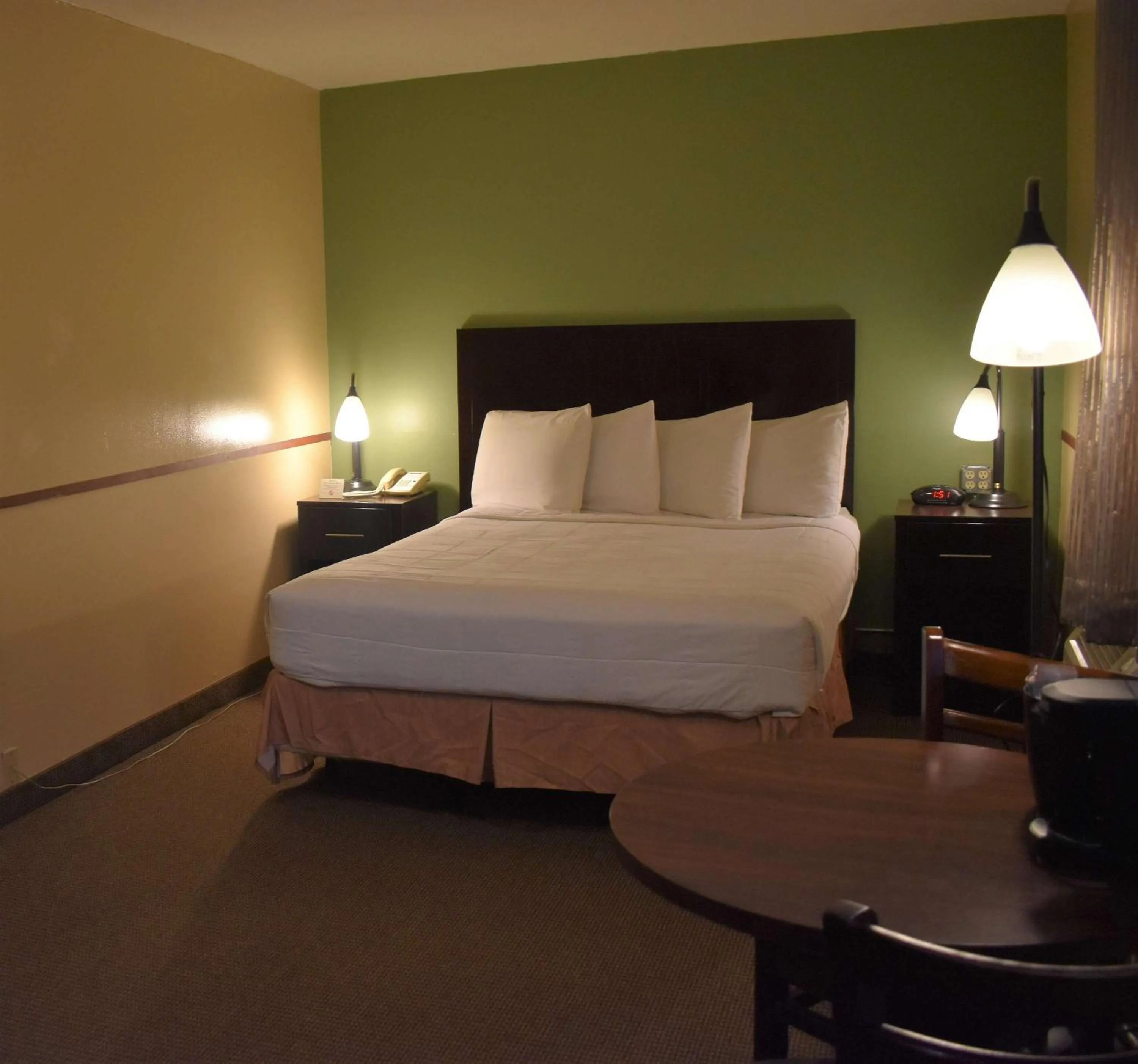 Photo of the whole room in SureStay Hotel by Best Western Portland City Center