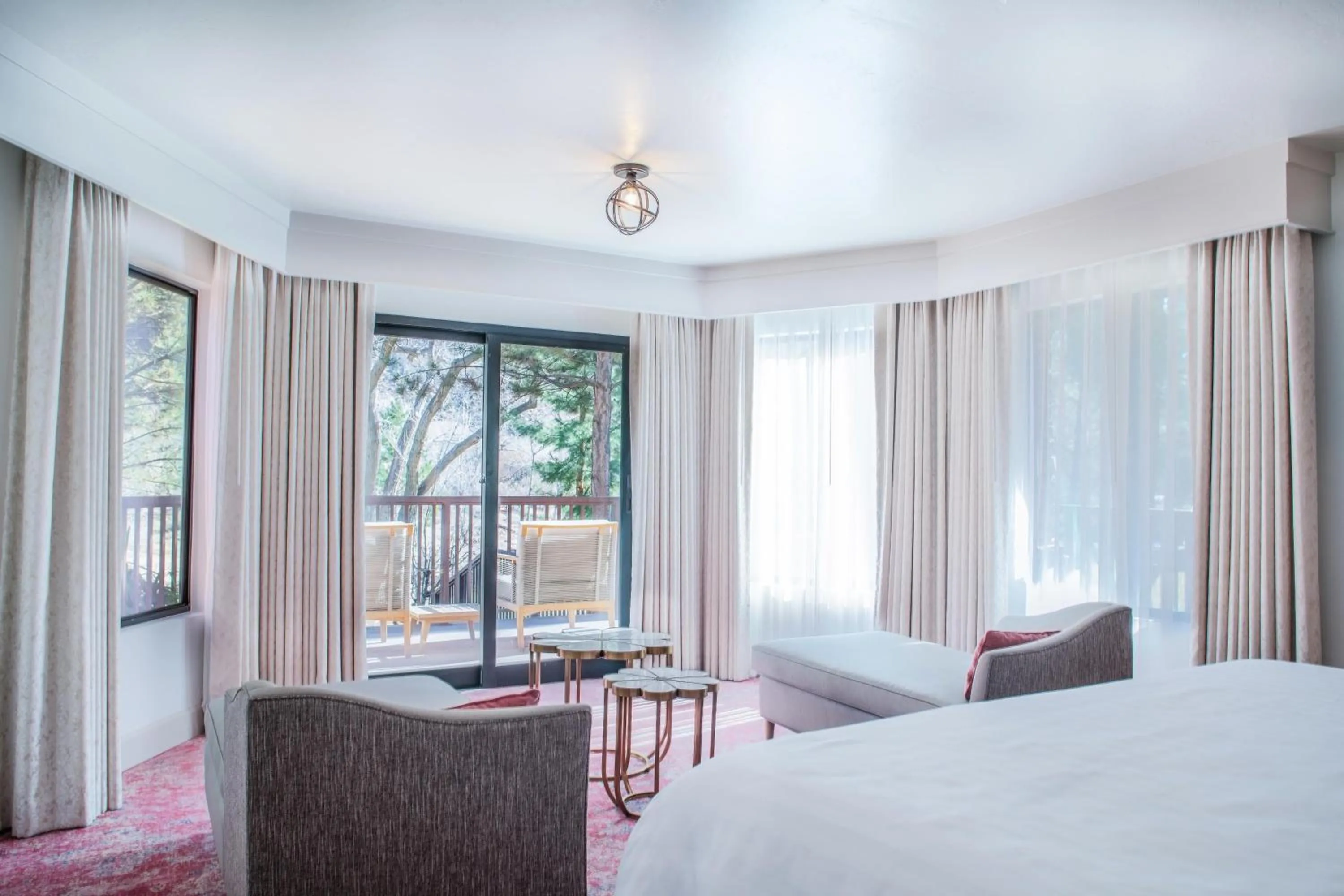 Living room, Bed in Cliffrose Springdale, Curio Collection By Hilton