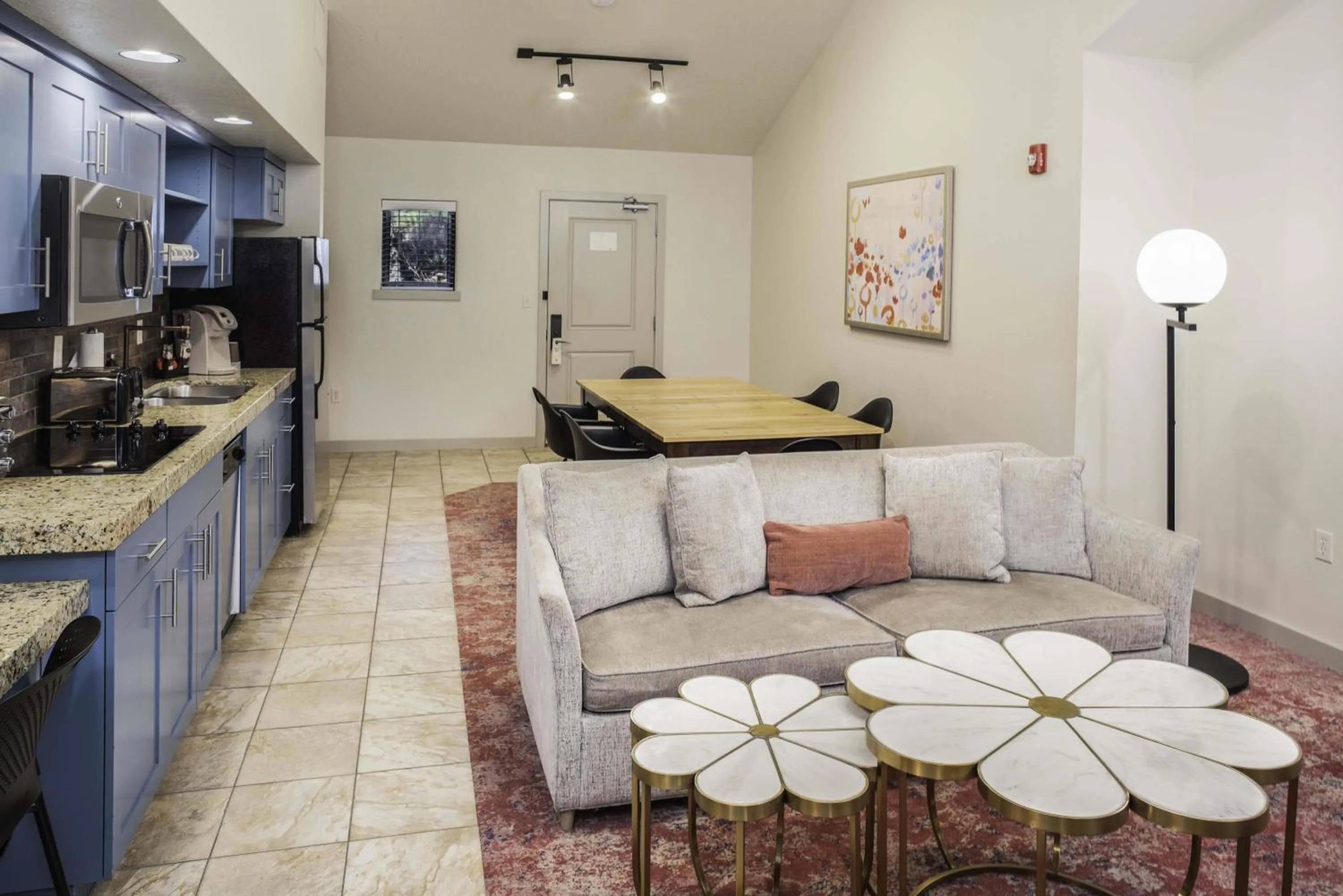 Kitchen or kitchenette in Cliffrose Springdale, Curio Collection By Hilton