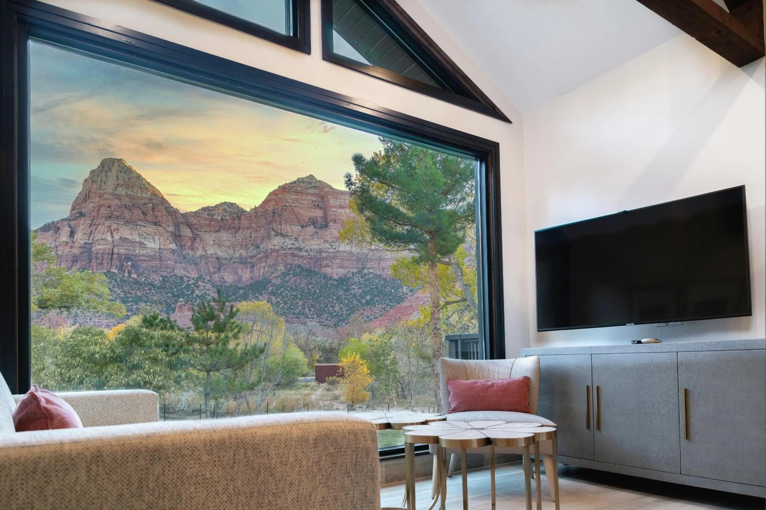 Photo of the whole room in Cliffrose Springdale, Curio Collection By Hilton