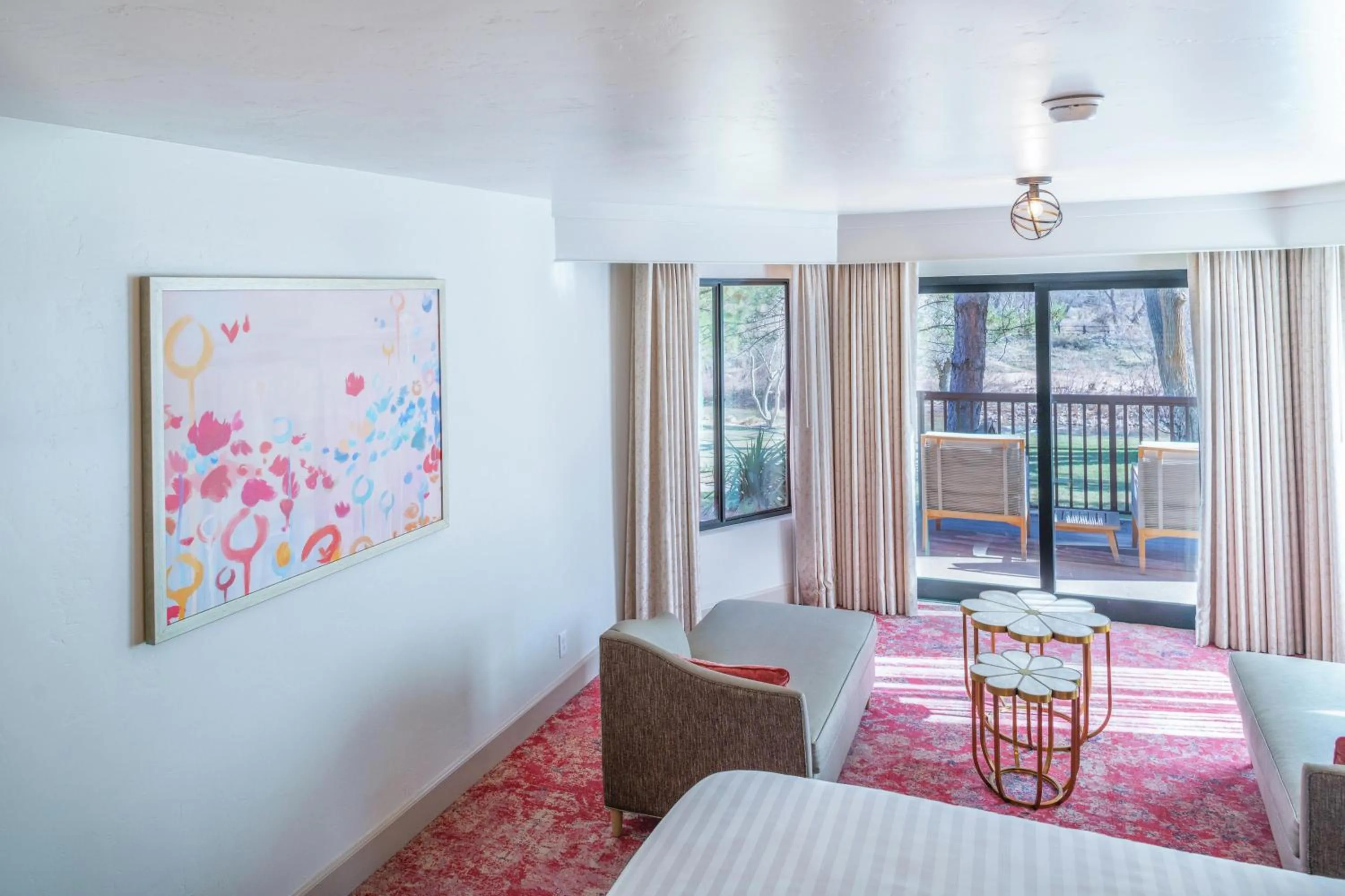 Living room, Bed in Cliffrose Springdale, Curio Collection By Hilton