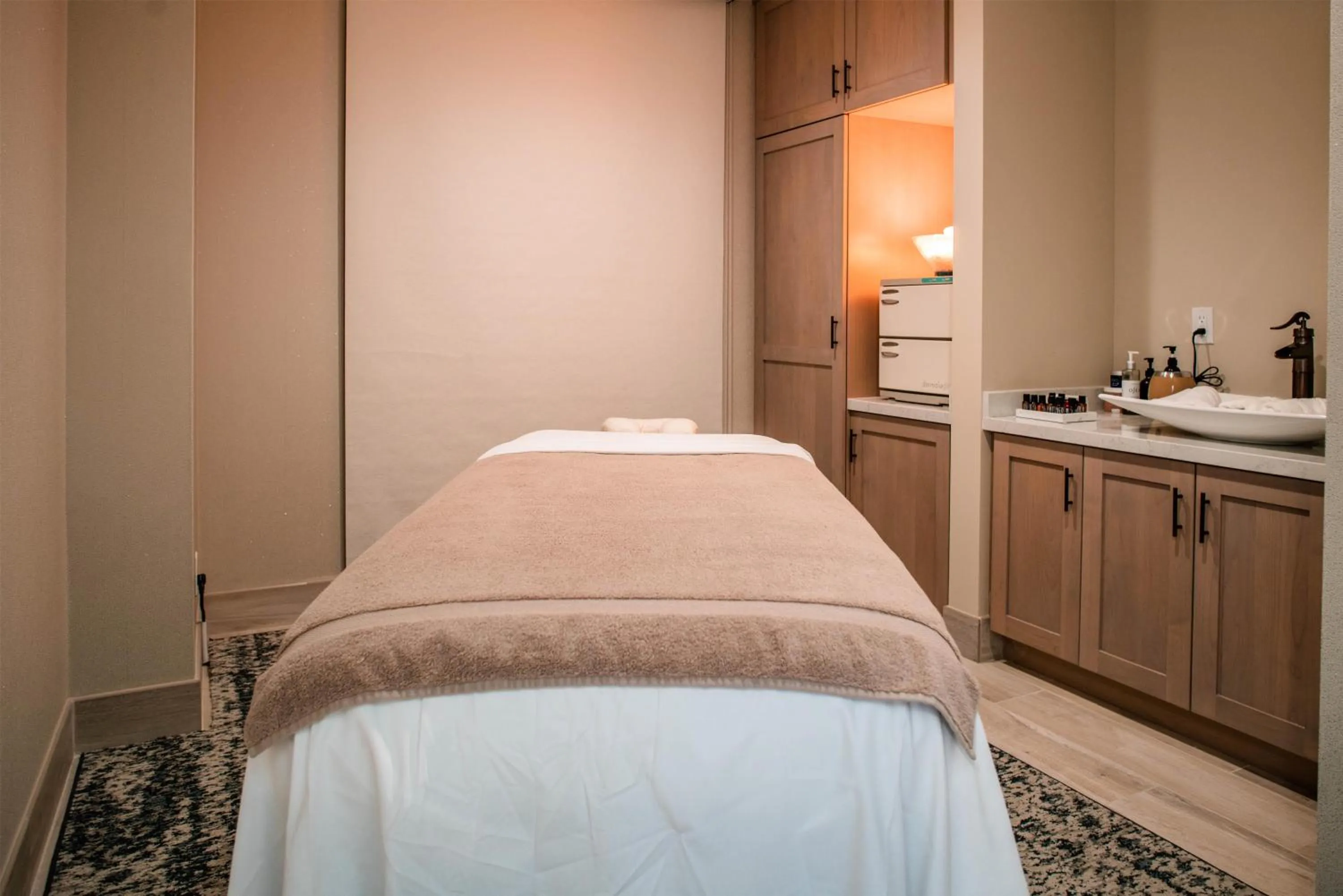 Sports, Bed in Cliffrose Springdale, Curio Collection By Hilton