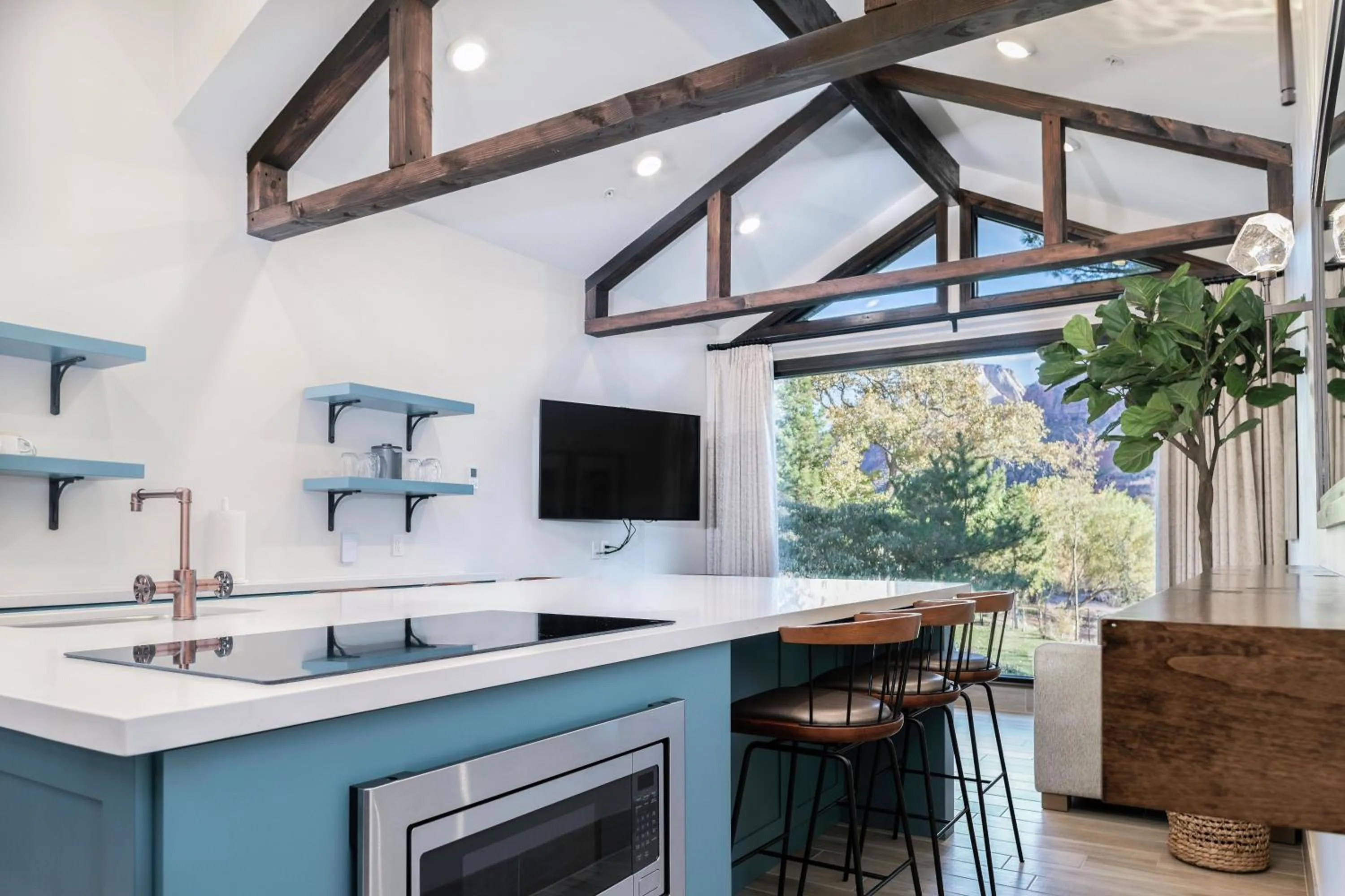 Kitchen or kitchenette in Cliffrose Springdale, Curio Collection By Hilton