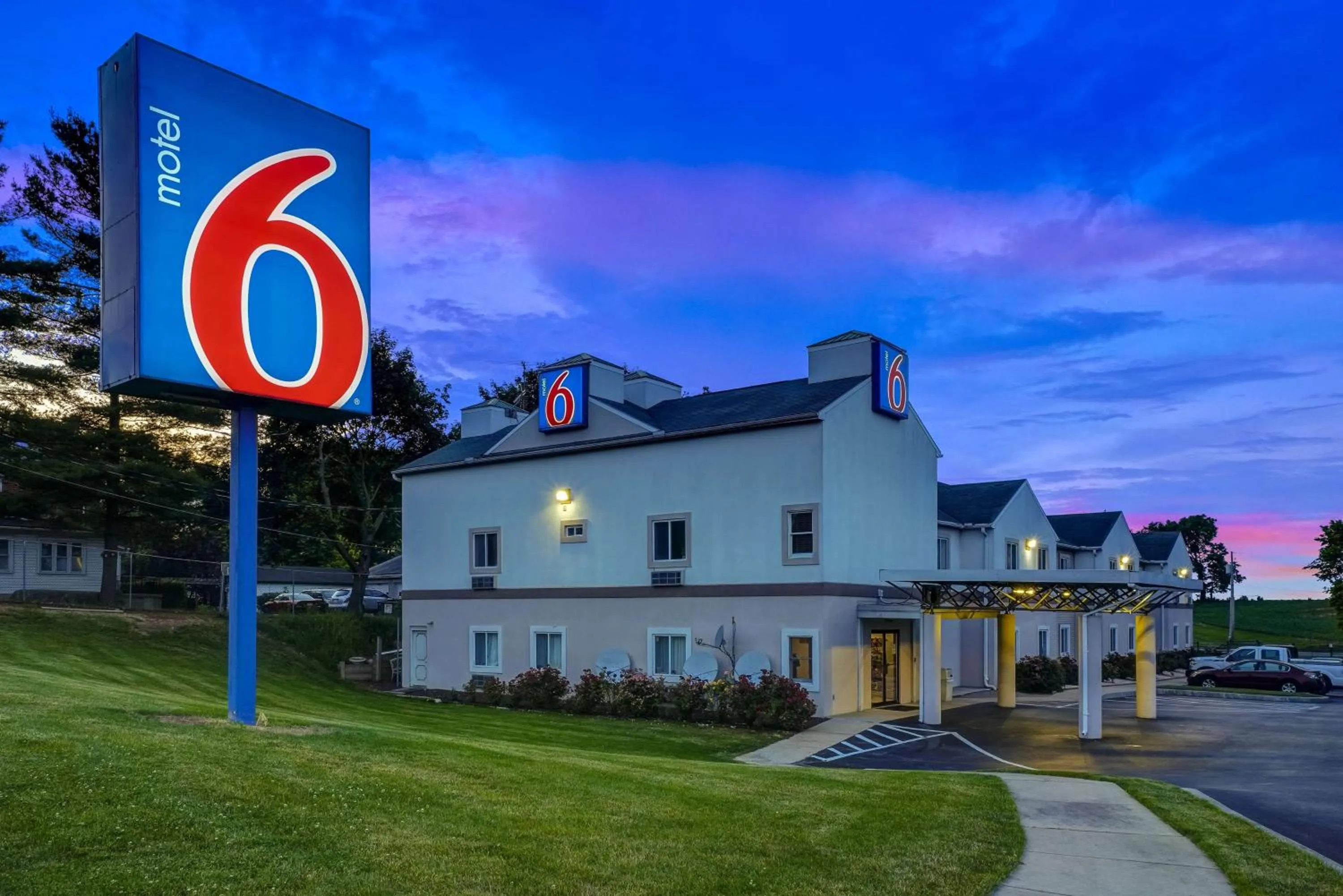 Property building in Motel 6-Gordonville, PA - Lancaster PA