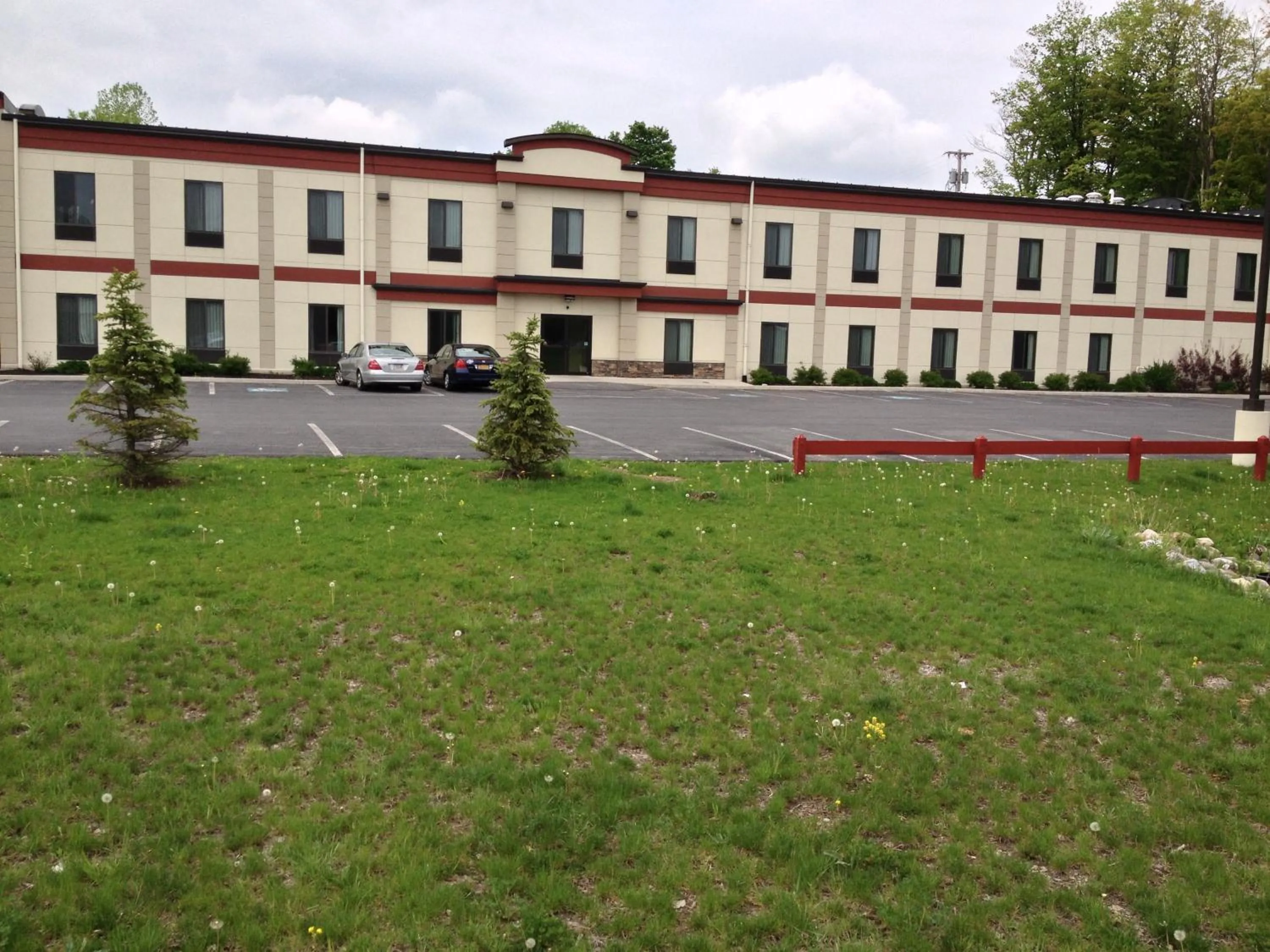 Facade/entrance in Pleasant Night Inn- carthage NY