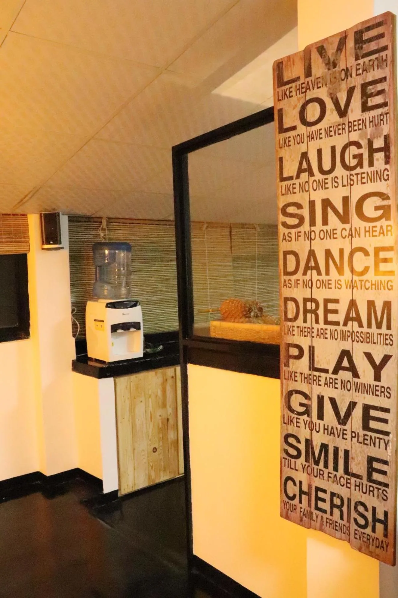 Communal kitchen in Miracle Colombo City Hostel