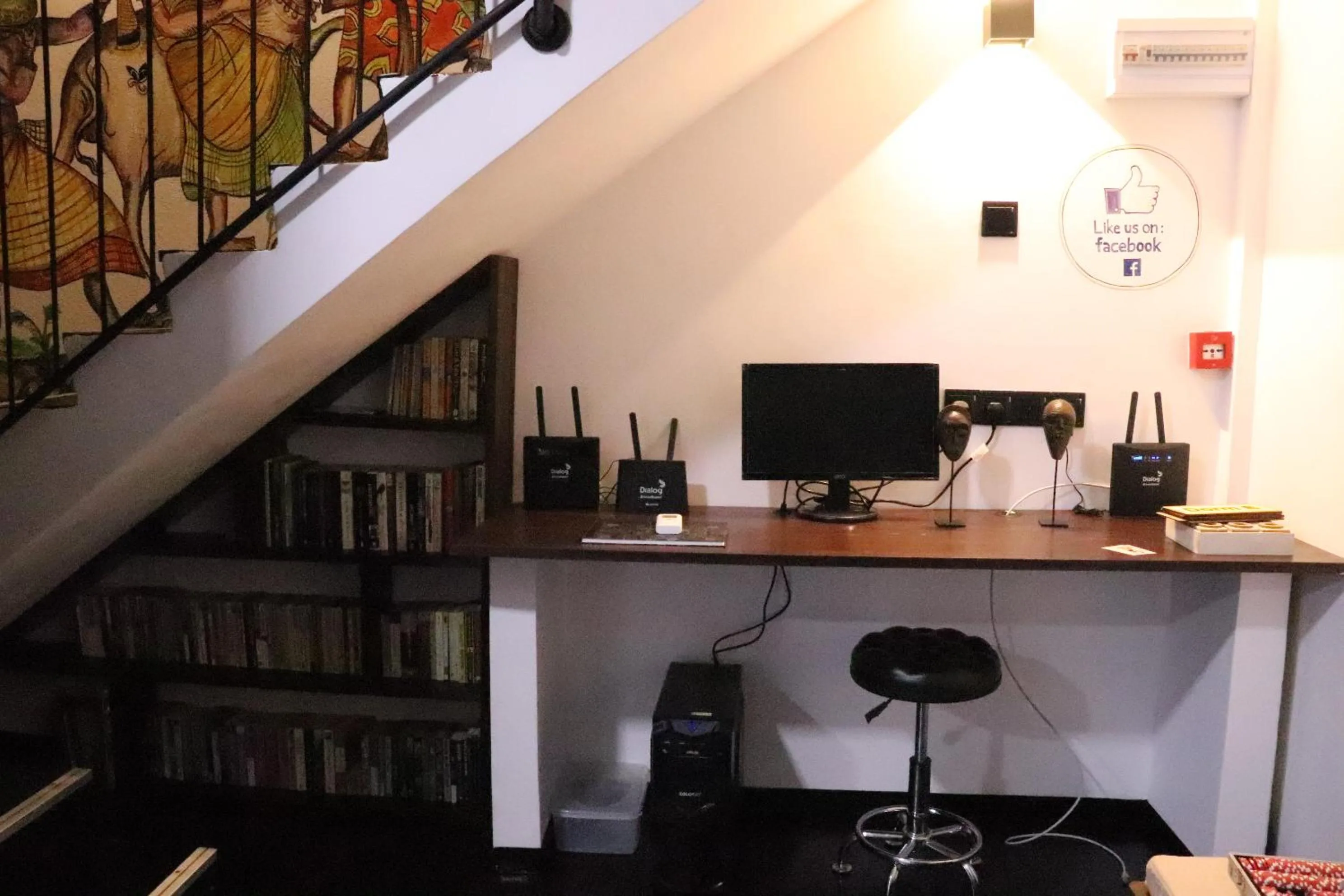 Evening entertainment in Miracle Colombo City Hostel