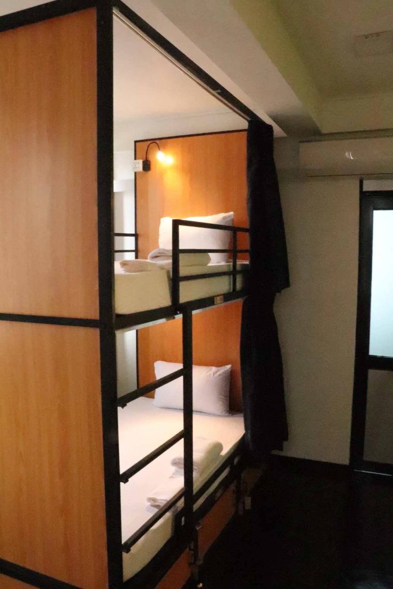 bunk bed, Bed in Miracle Colombo City Hostel