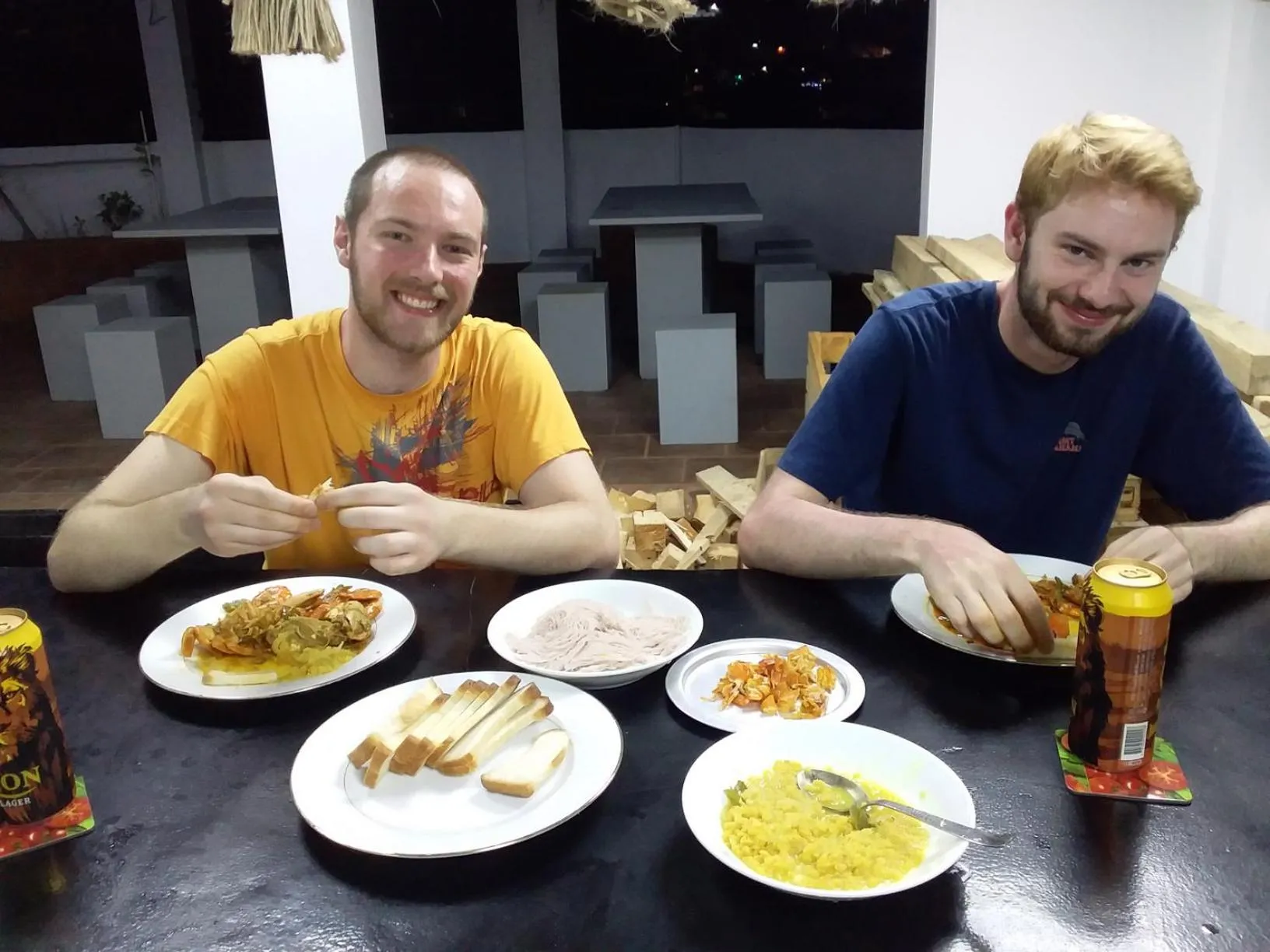 Restaurant/places to eat in Miracle Colombo City Hostel