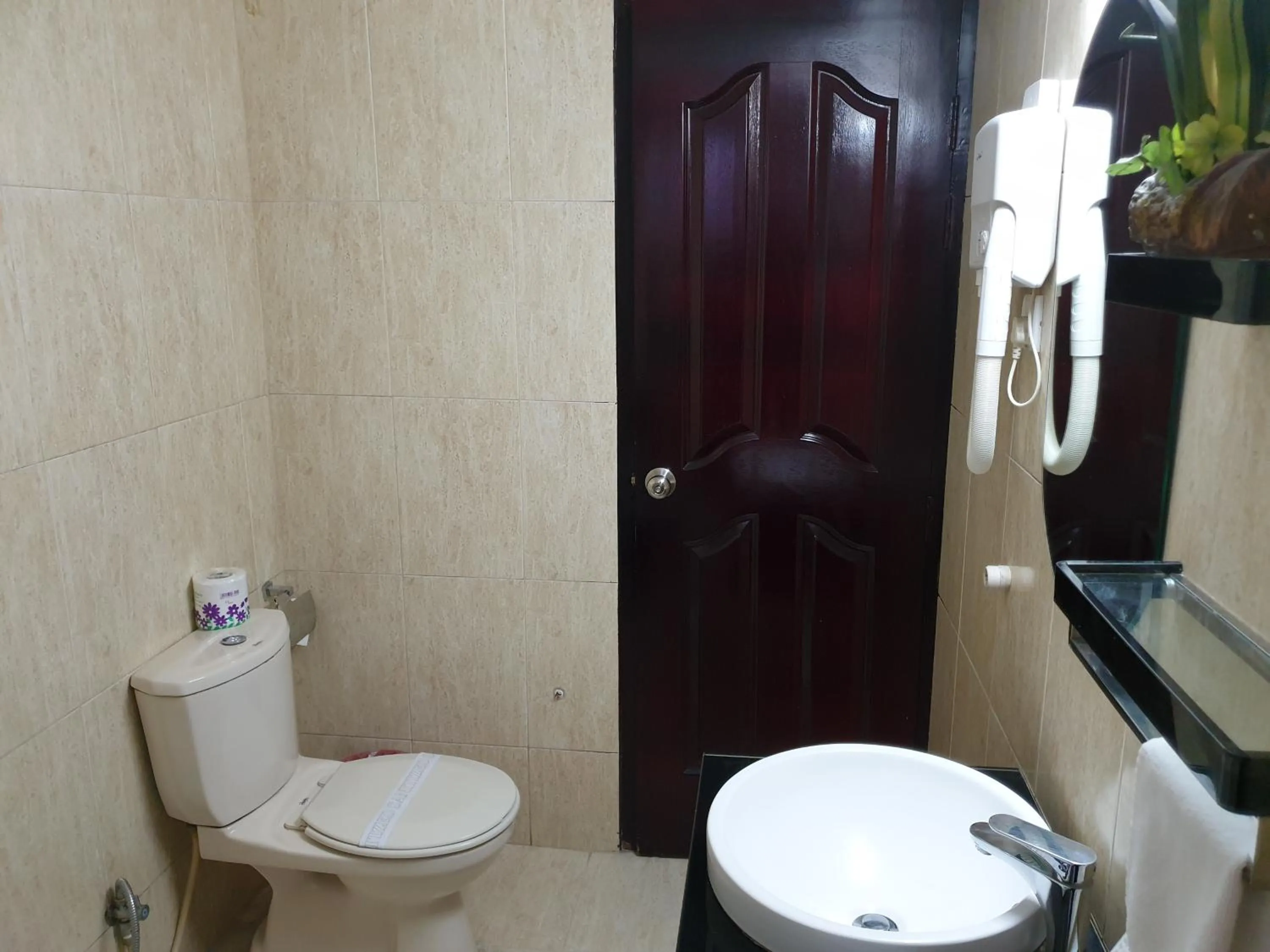 Toilet in Hotel Highgarden