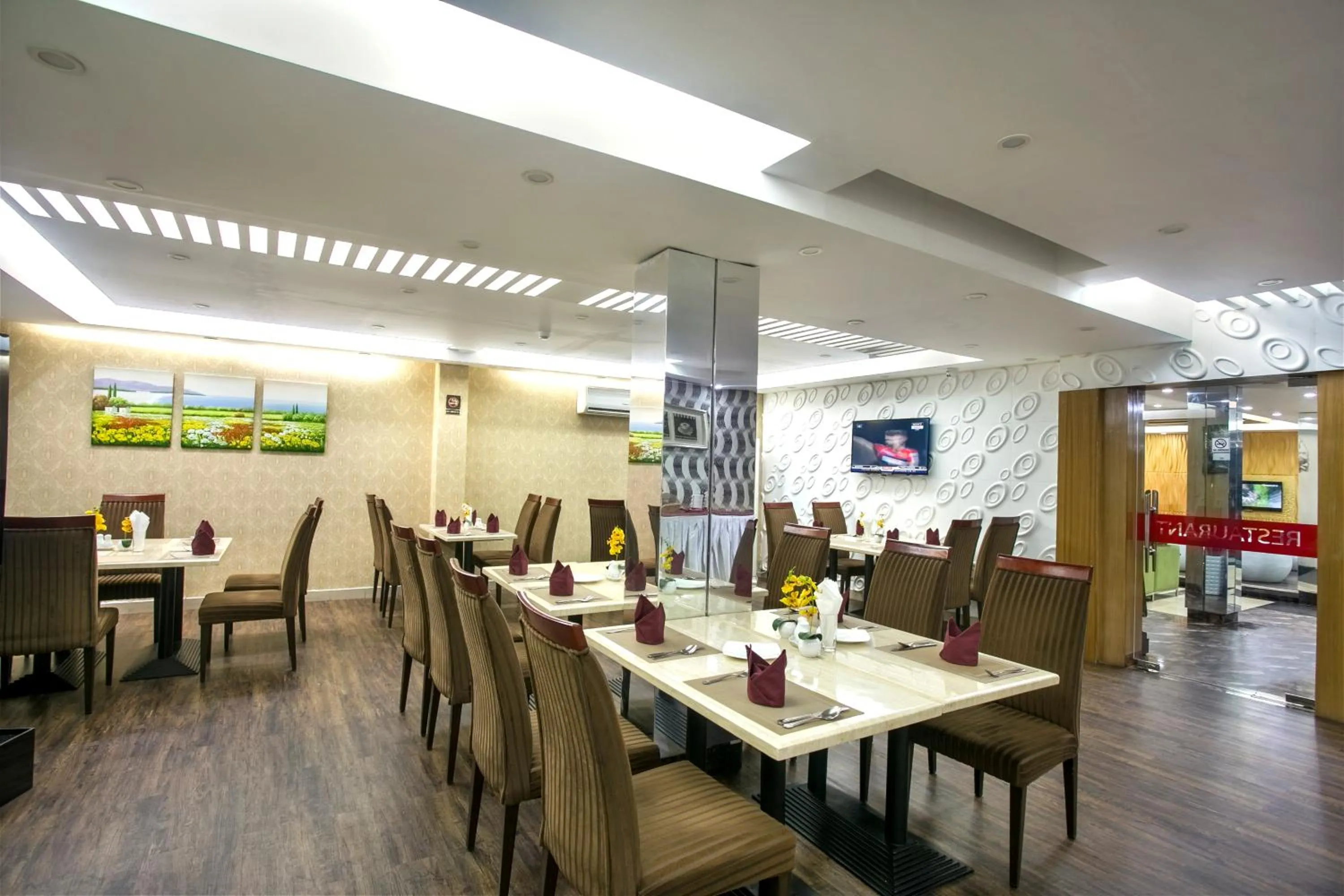 Restaurant/places to eat in Hotel Highgarden