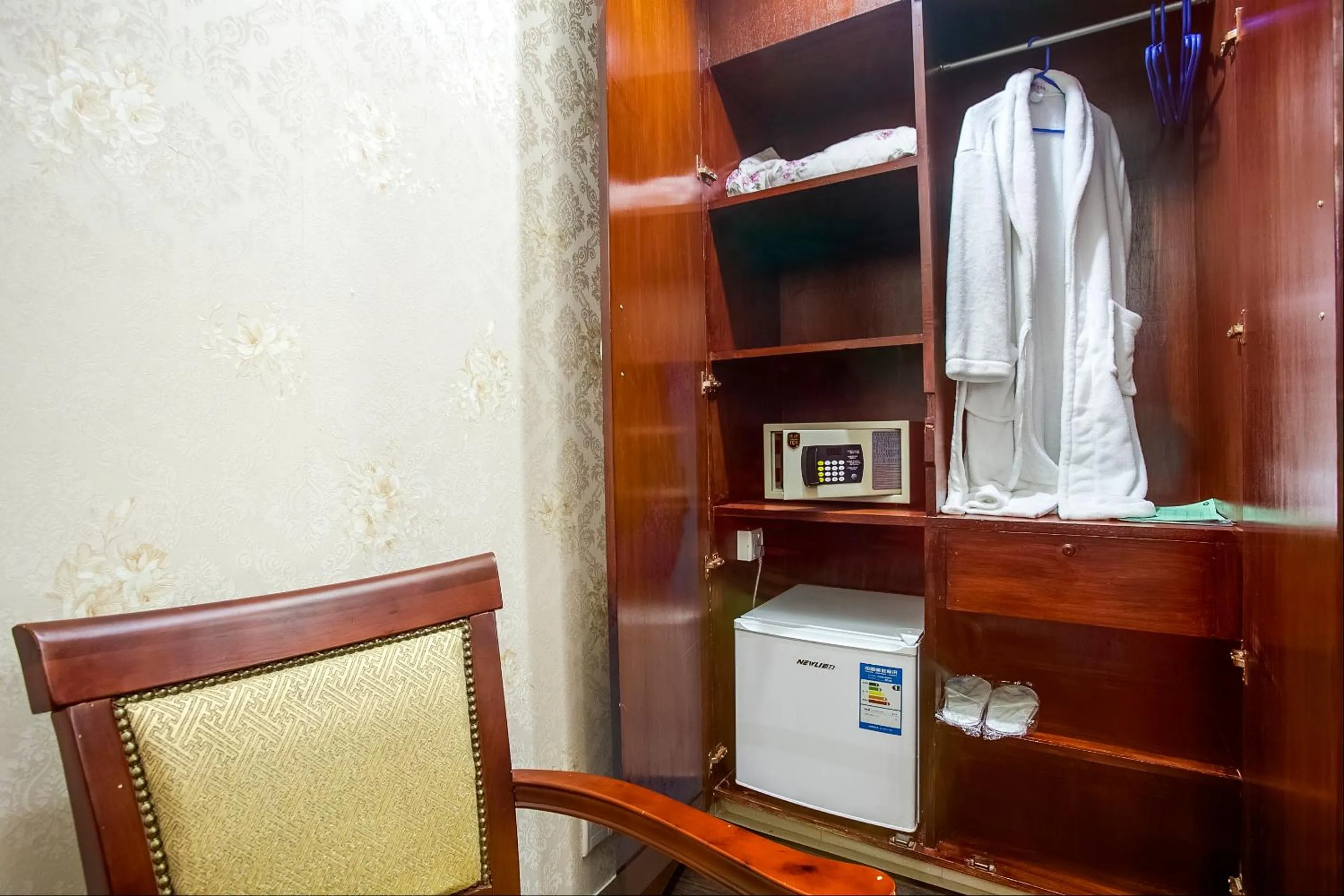 wardrobe in Hotel Highgarden