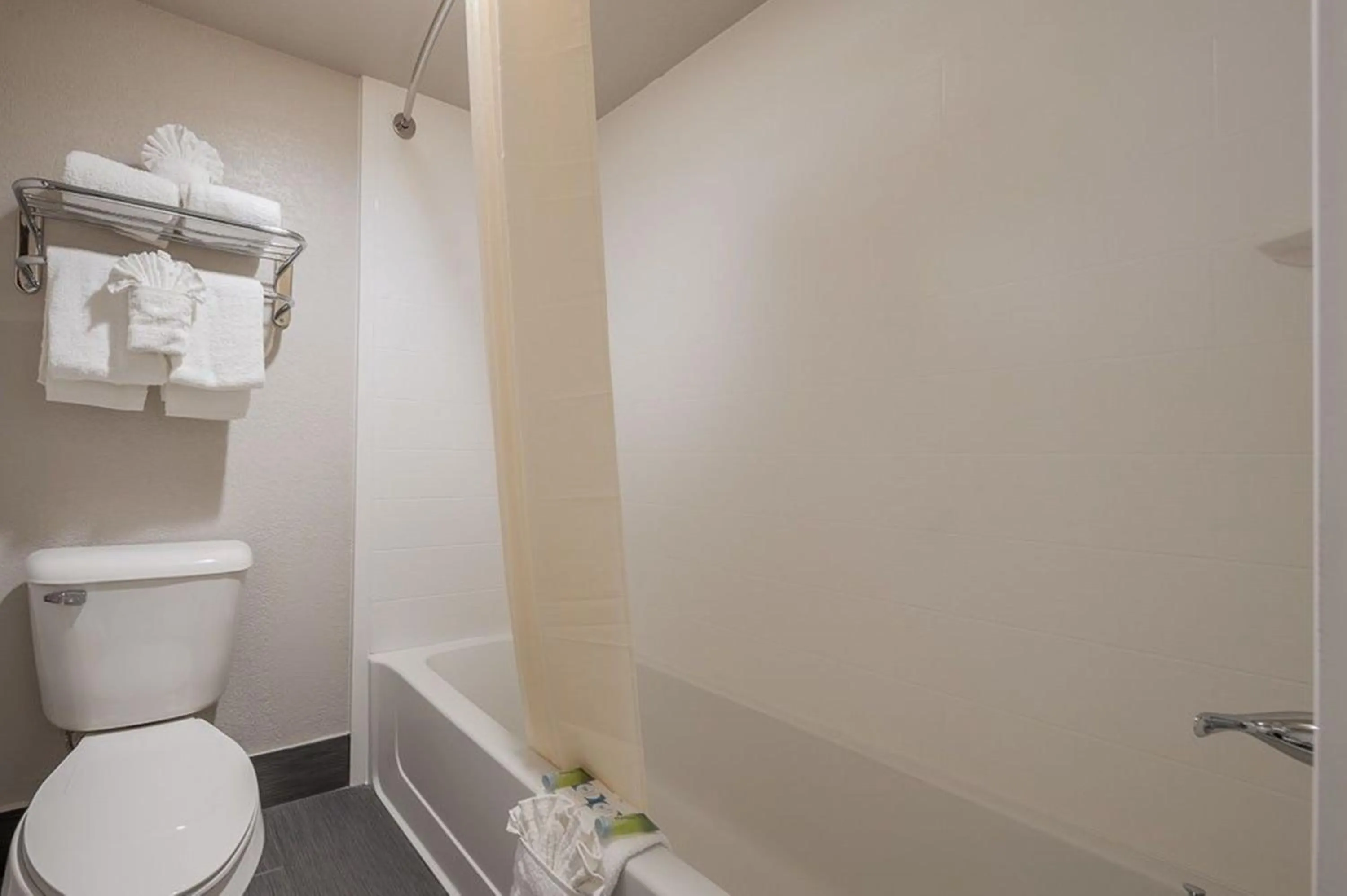 Bathroom in Stratford House Inn