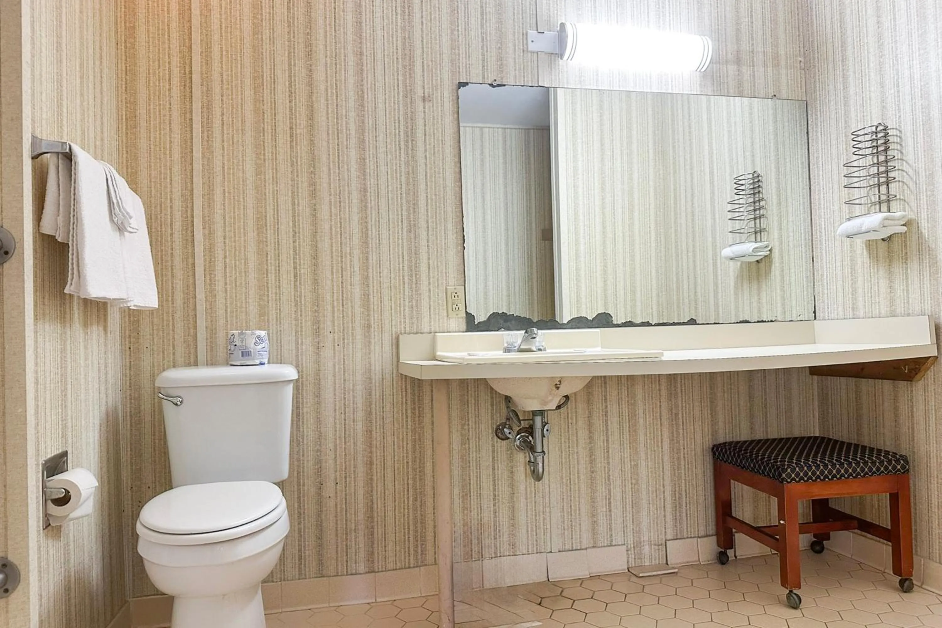 Bathroom in Louisville Inn by OYO Louisville Municipal Airport